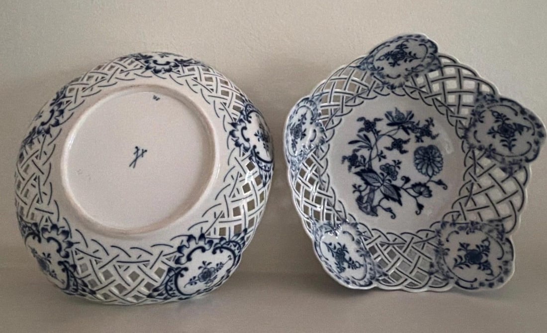 Two Antique Meissen Blue Onion reticulated serving dishes with crossed swords hallmark - 2