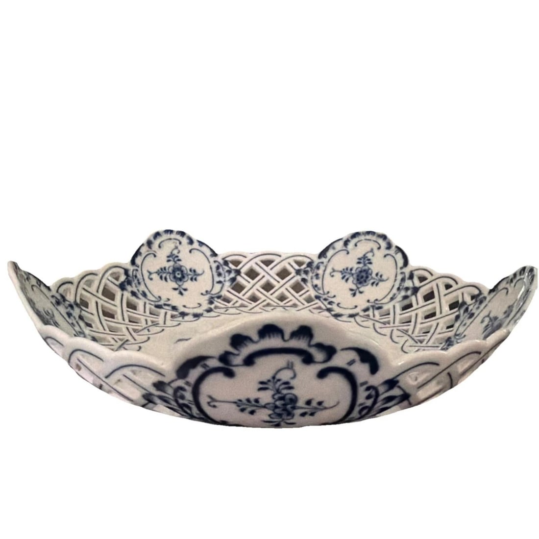Two Antique Meissen Blue Onion reticulated serving dishes with crossed swords hallmark - 7