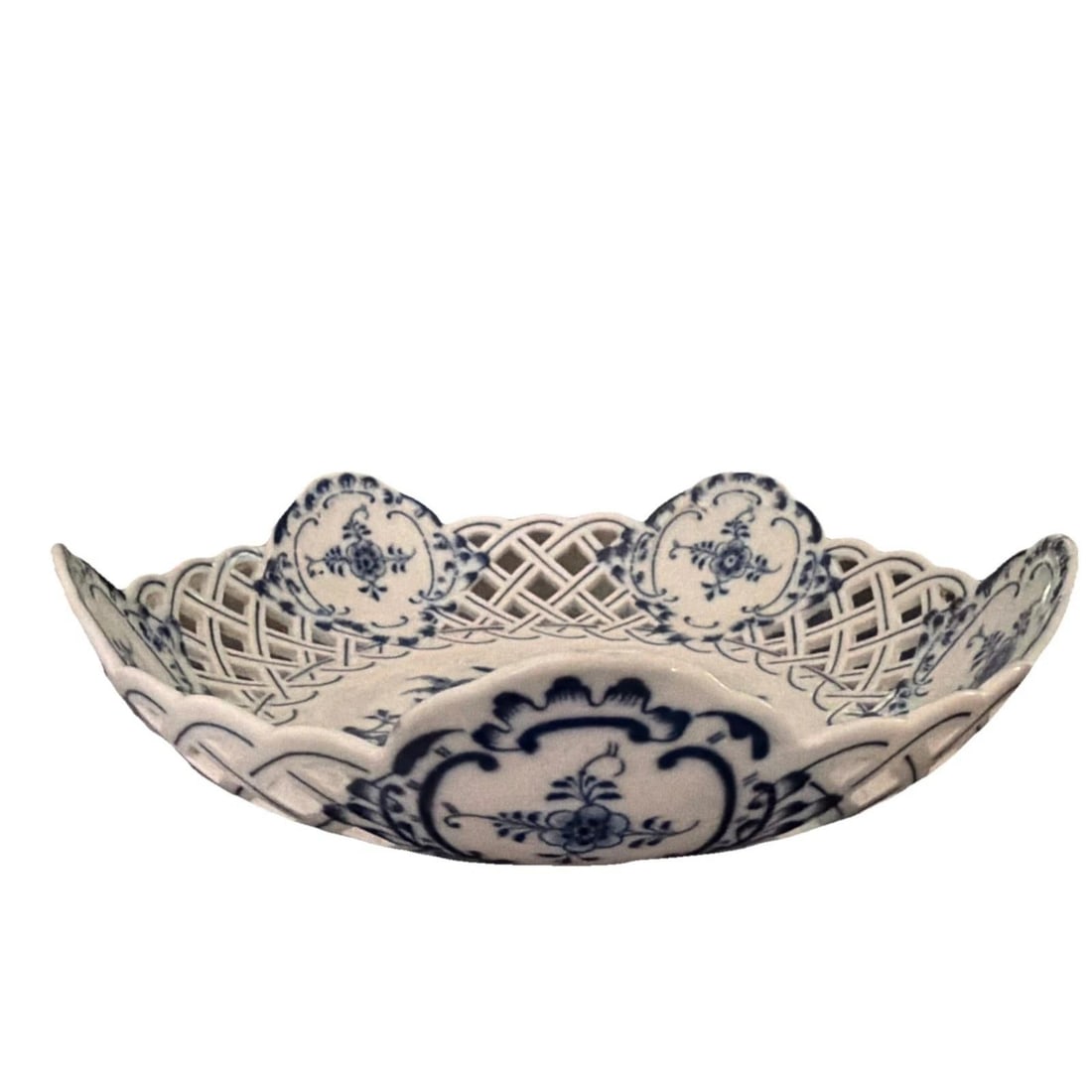 Two Antique Meissen Blue Onion reticulated serving dishes with crossed swords hallmark - 8