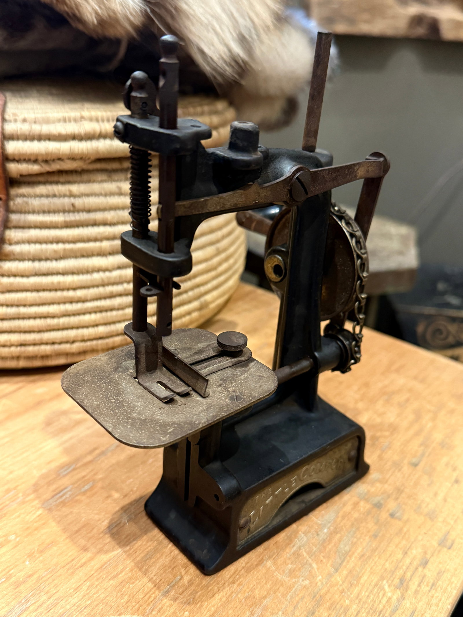 Smith & Egge "Little Comfort" Cast Iron Chain Drive Sewing Machine c.1896 - 10