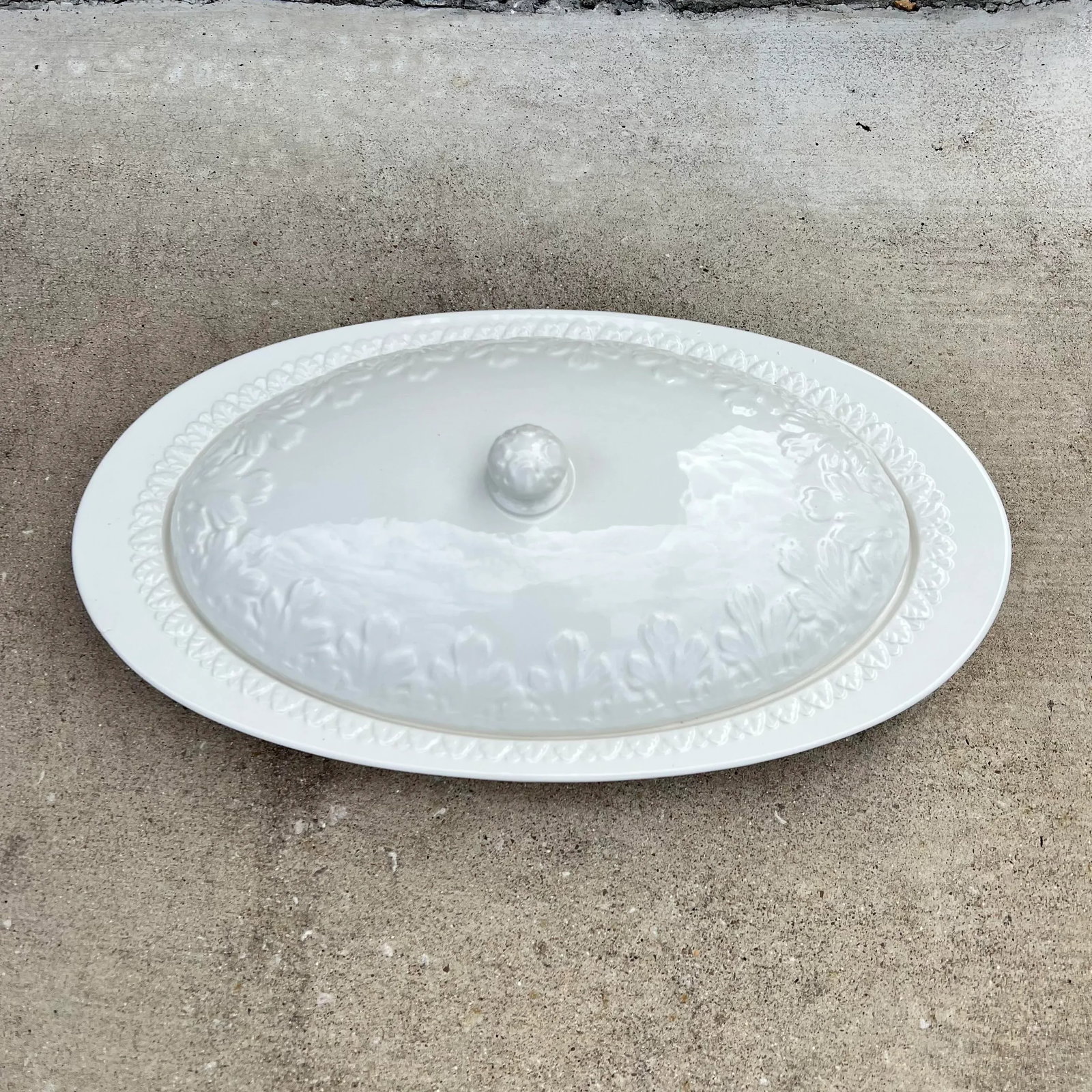 1990s Italian Large White Ironstone Covered Oval Serving Dish With Acanthus Design - 11