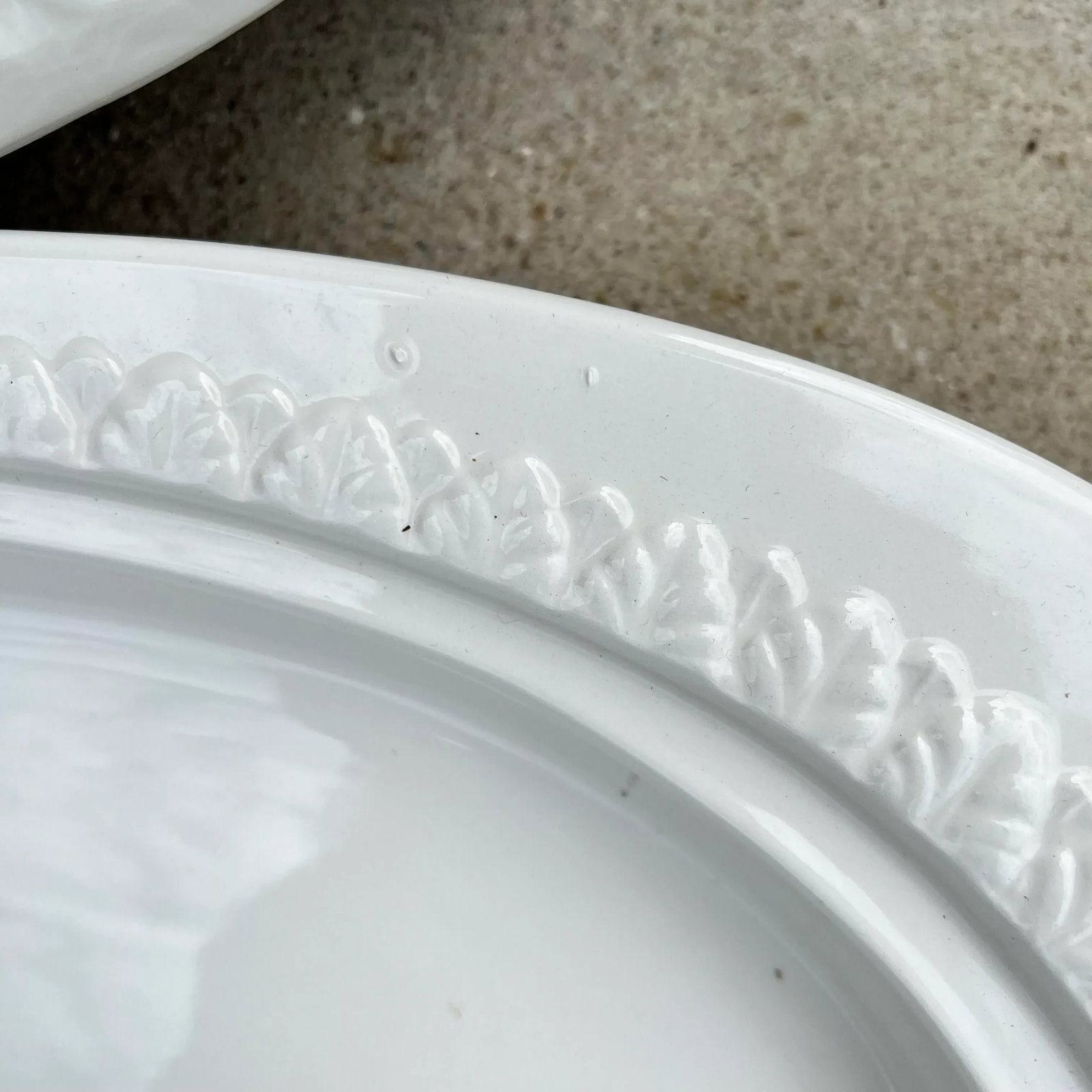 1990s Italian Large White Ironstone Covered Oval Serving Dish With Acanthus Design - 5