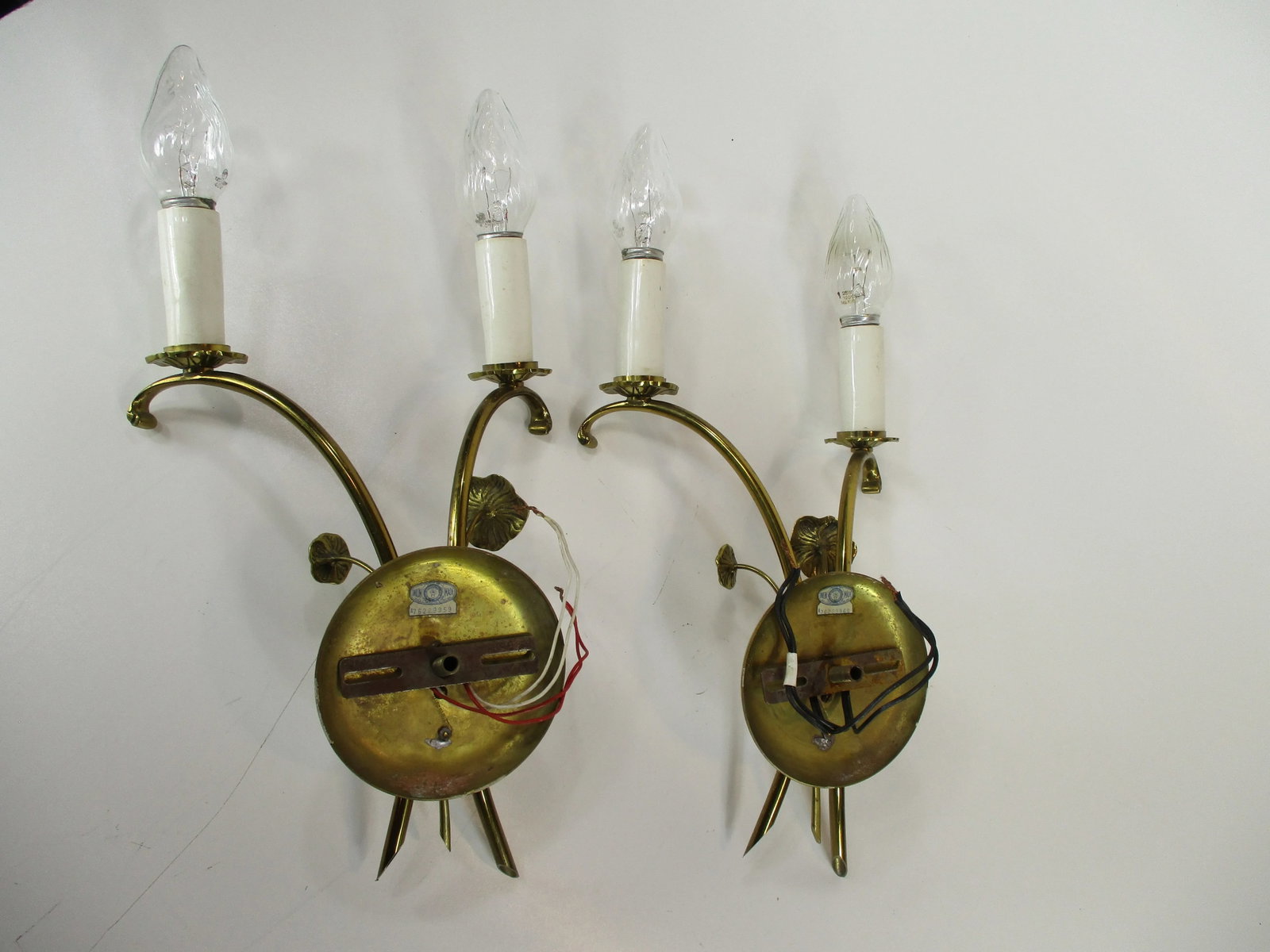 Pair of 1940s-50's Swedish Wall Sconce Lights Made of Brass Ornamental Flower Decorations - 4