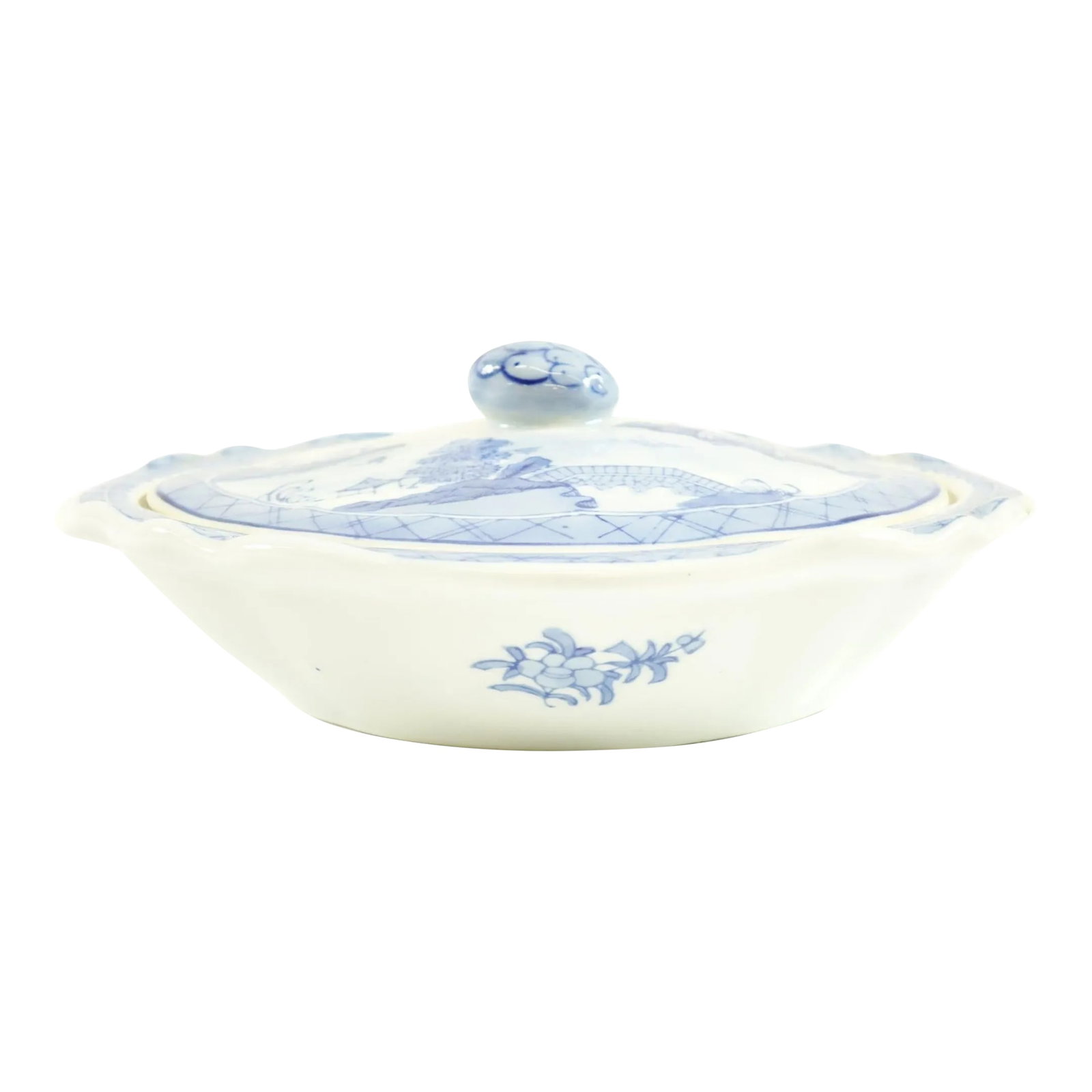 Antique Chinese Blue and White Porcelain Dish With a Lid: Antique Chinese Blue and White Porcelain Dish with a lid Condition: Alterations: Original Condition Unaltered Imperfections: Some Imperfections Condition Notes: Good condition Origin: China Materials