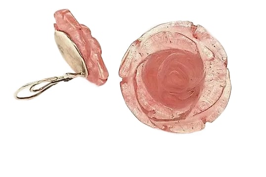 Pair of Christopher Walling Cherry Quartz Glass Roses Earrings: This is a stunning pair of Christopher Walling cherry quartz glass roses set in sterling silver with omega backs. Is there anything prettier than silver and roses? Condition: Alterations: Original