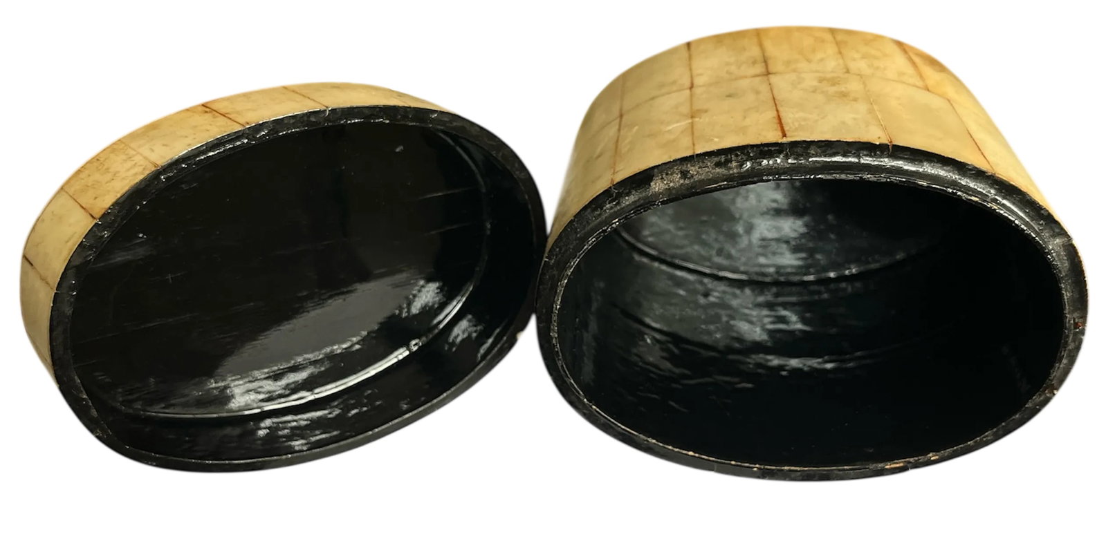 1980s Tessellated Bone and Black Lacquered Wood Box in the Style of Maitland-Smith - 6
