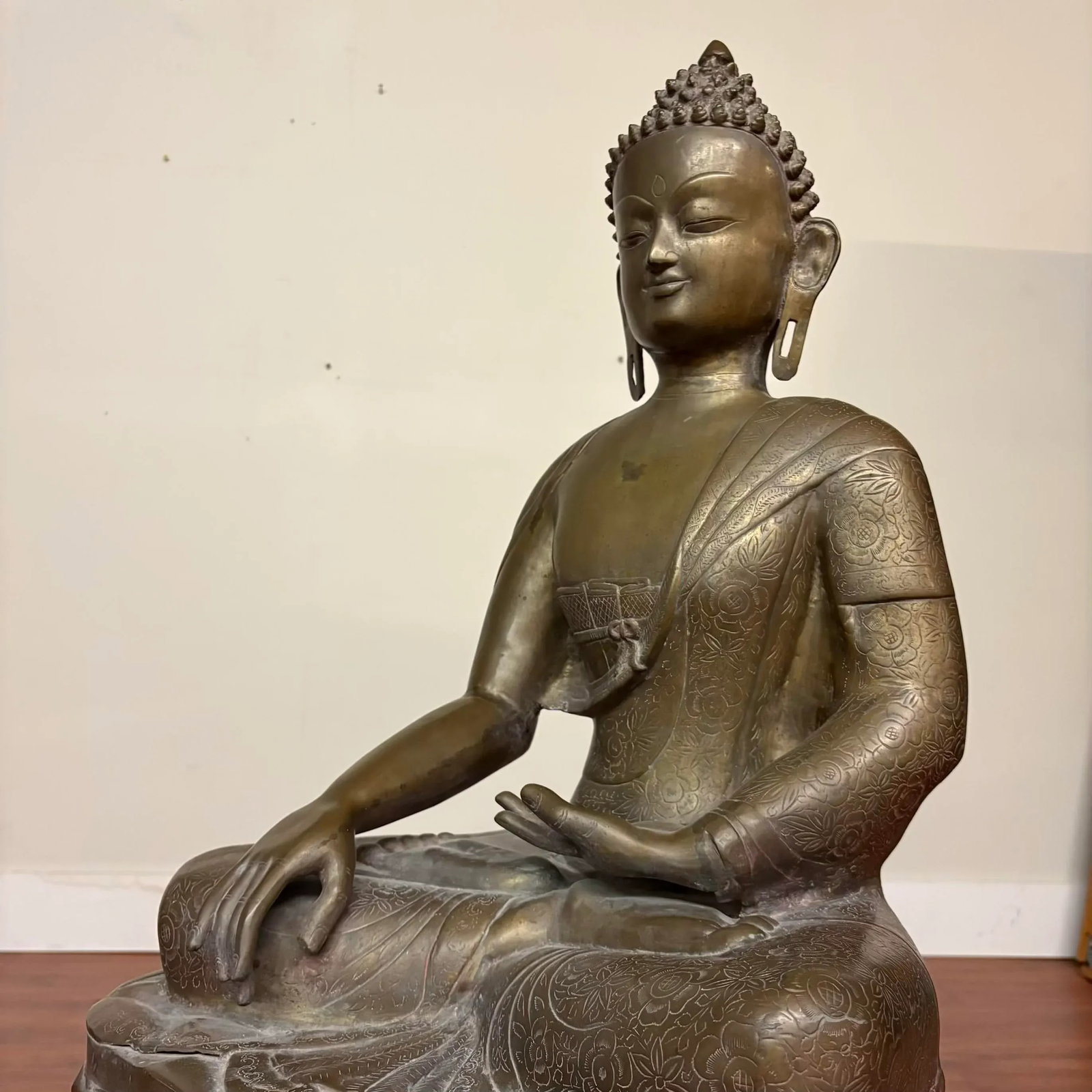 Large Nepalese Bronze Seated Buddha Sculpture Statue - 2