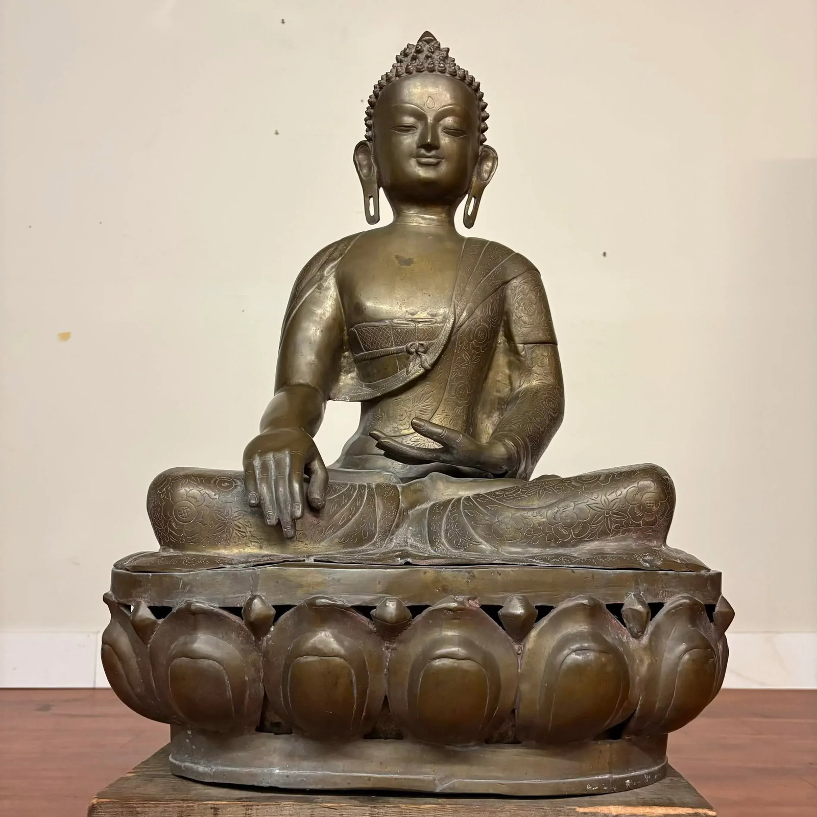 Large Nepalese Bronze Seated Buddha Sculpture Statue - 5