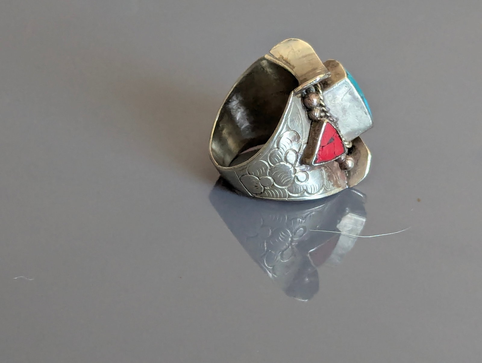 Vintage Turquoise and Coral Ring With Western Flair, Size 8 - 4