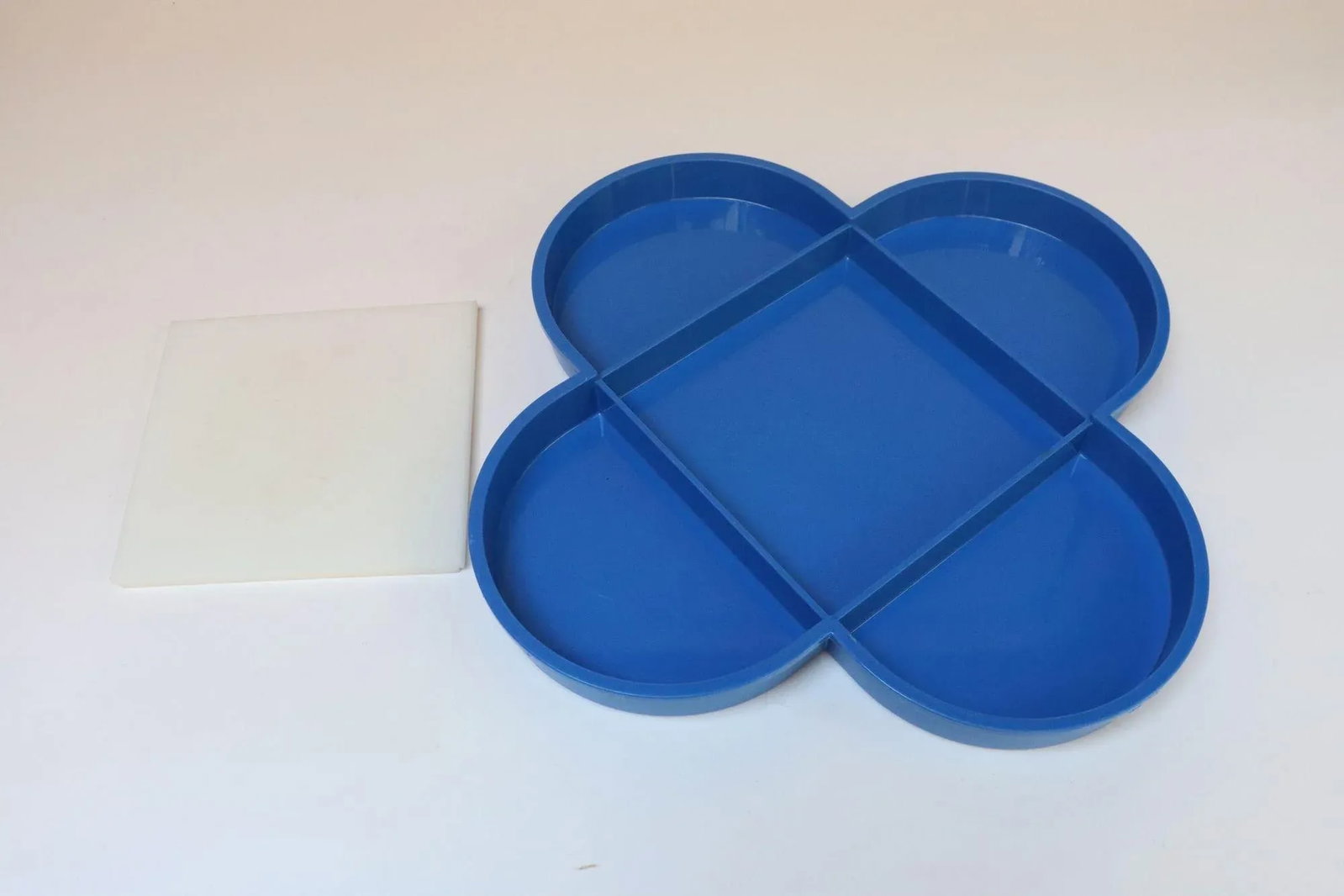 Vintage Blue Clover Divided Tray With Cutting Board by Gunnar Cyren for Dansk - 3