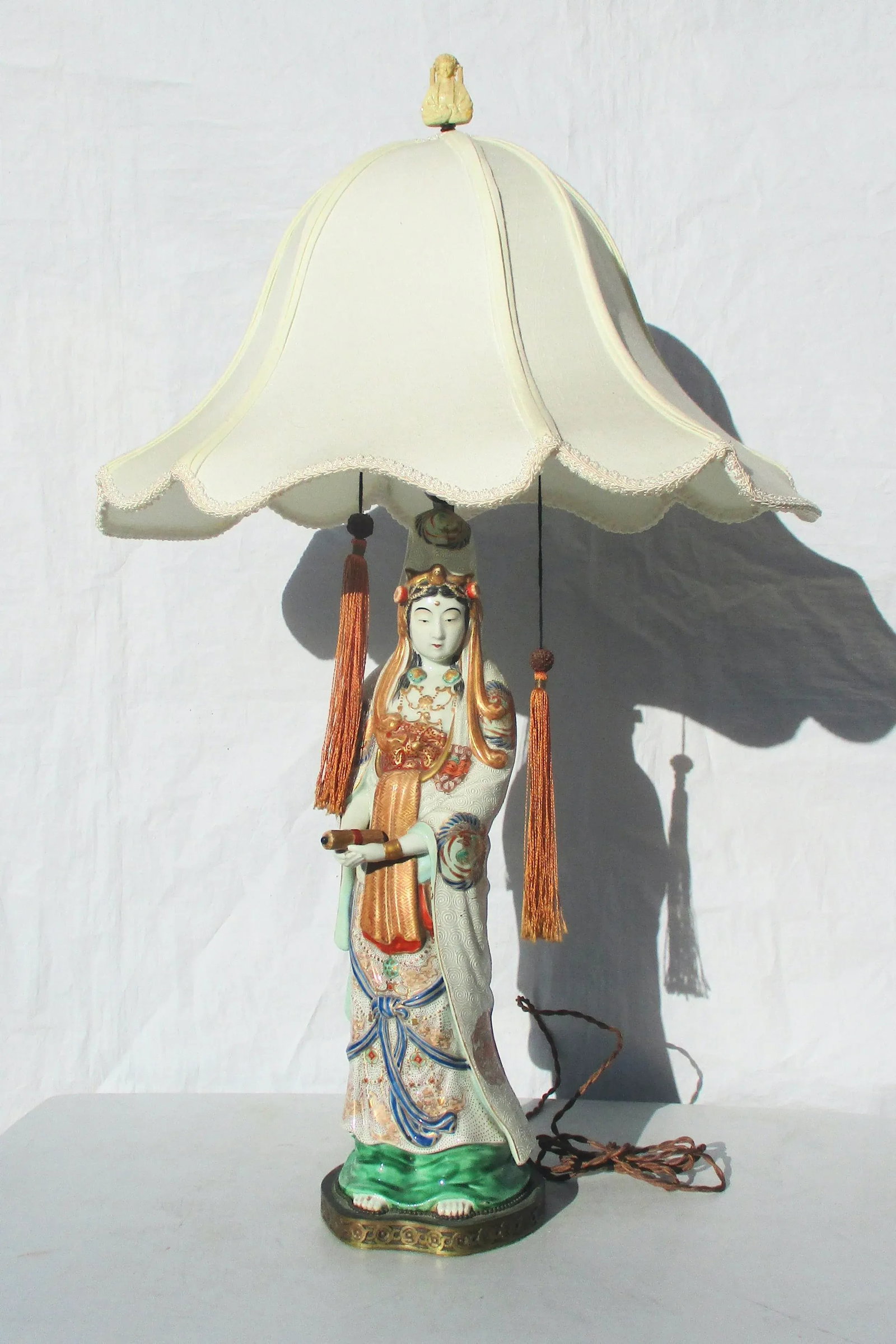 Antique Japanese Kutani Porcelain Lamp and Shade - 11