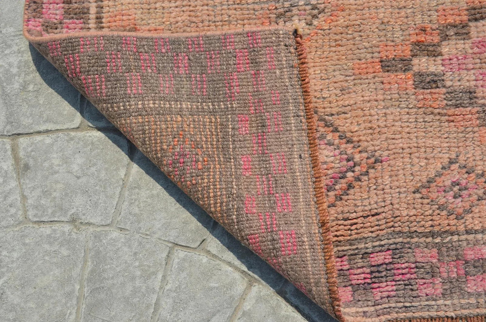 Kurdish Runner Herki Rug. Hand-Knotted Tribal Pink Hallway Rug - 2"²6"³ × 13"² - 10