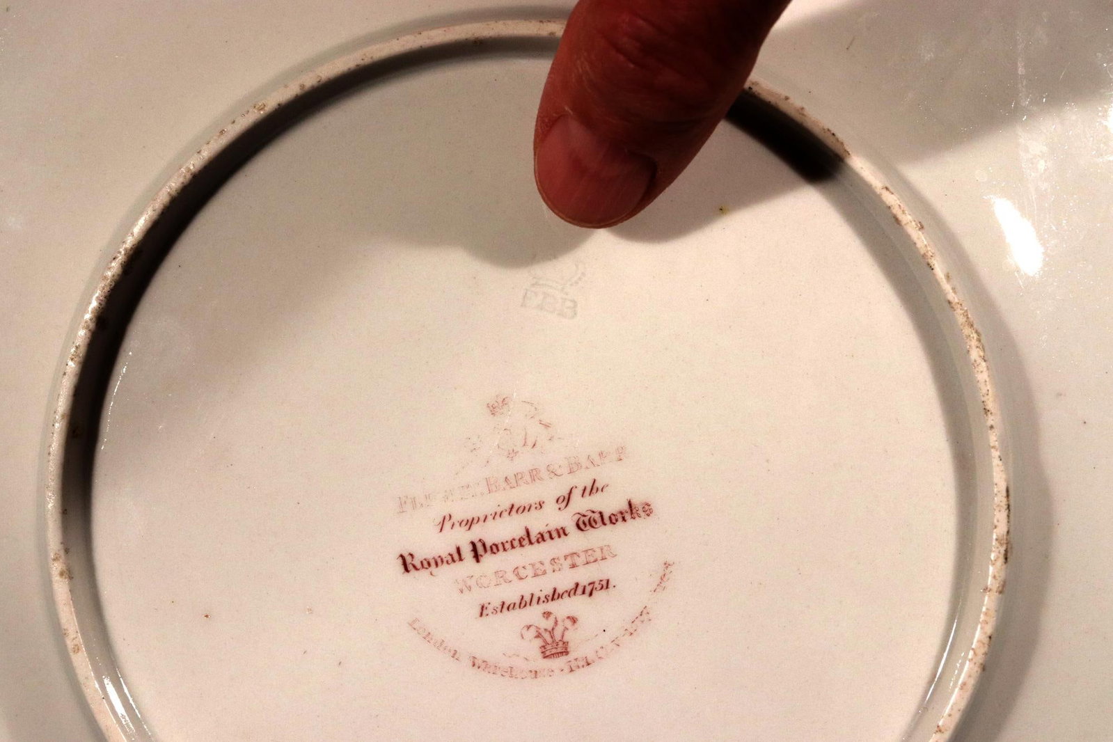 Flight, Barr & Barr Worcester Armorial Porcelain Claret-Ground Dessert Plates- A Set of Twelve - 11
