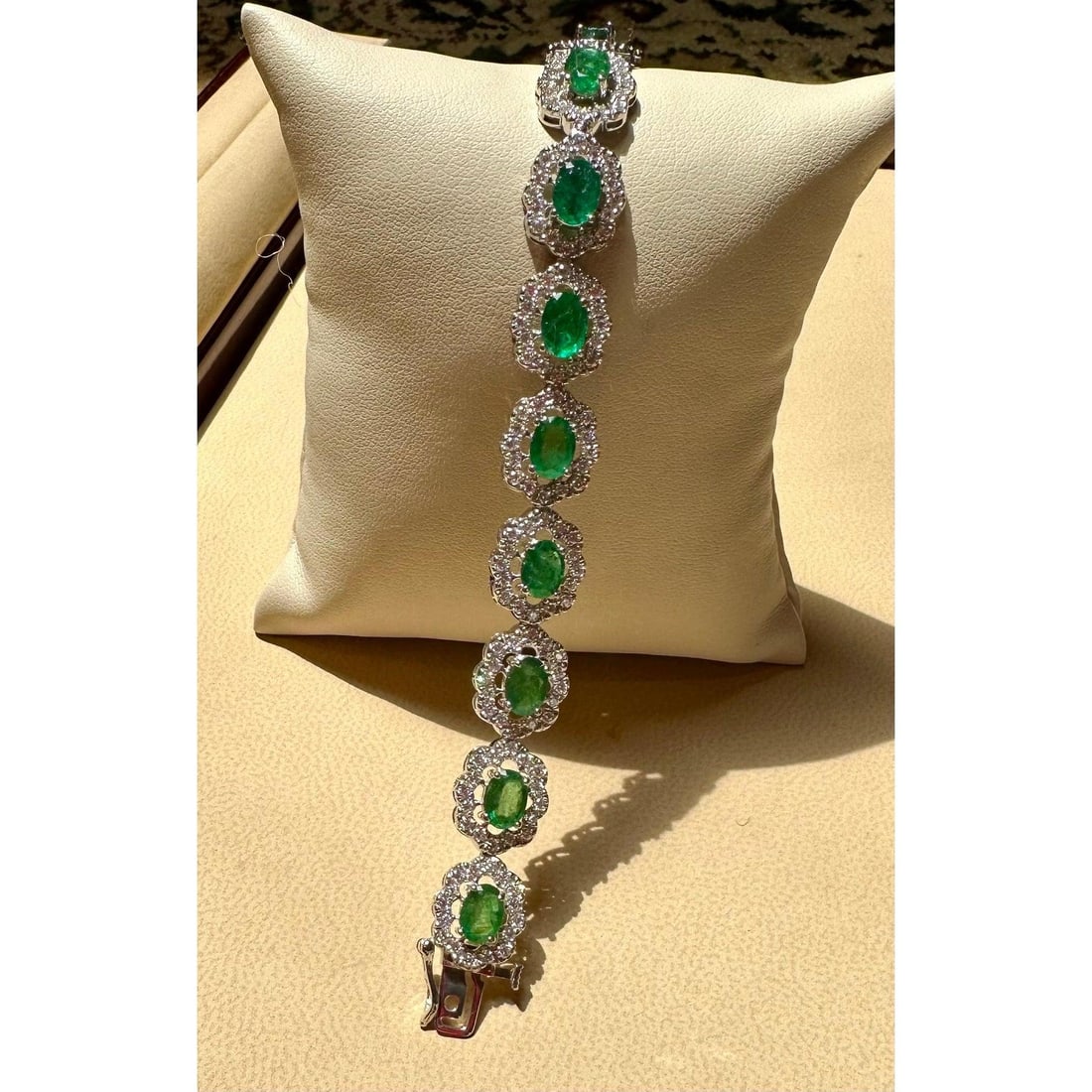 10 Carat Natural Brazilian Emerald & Diamond Tennis Bracelet 14 Karat Gold - 16