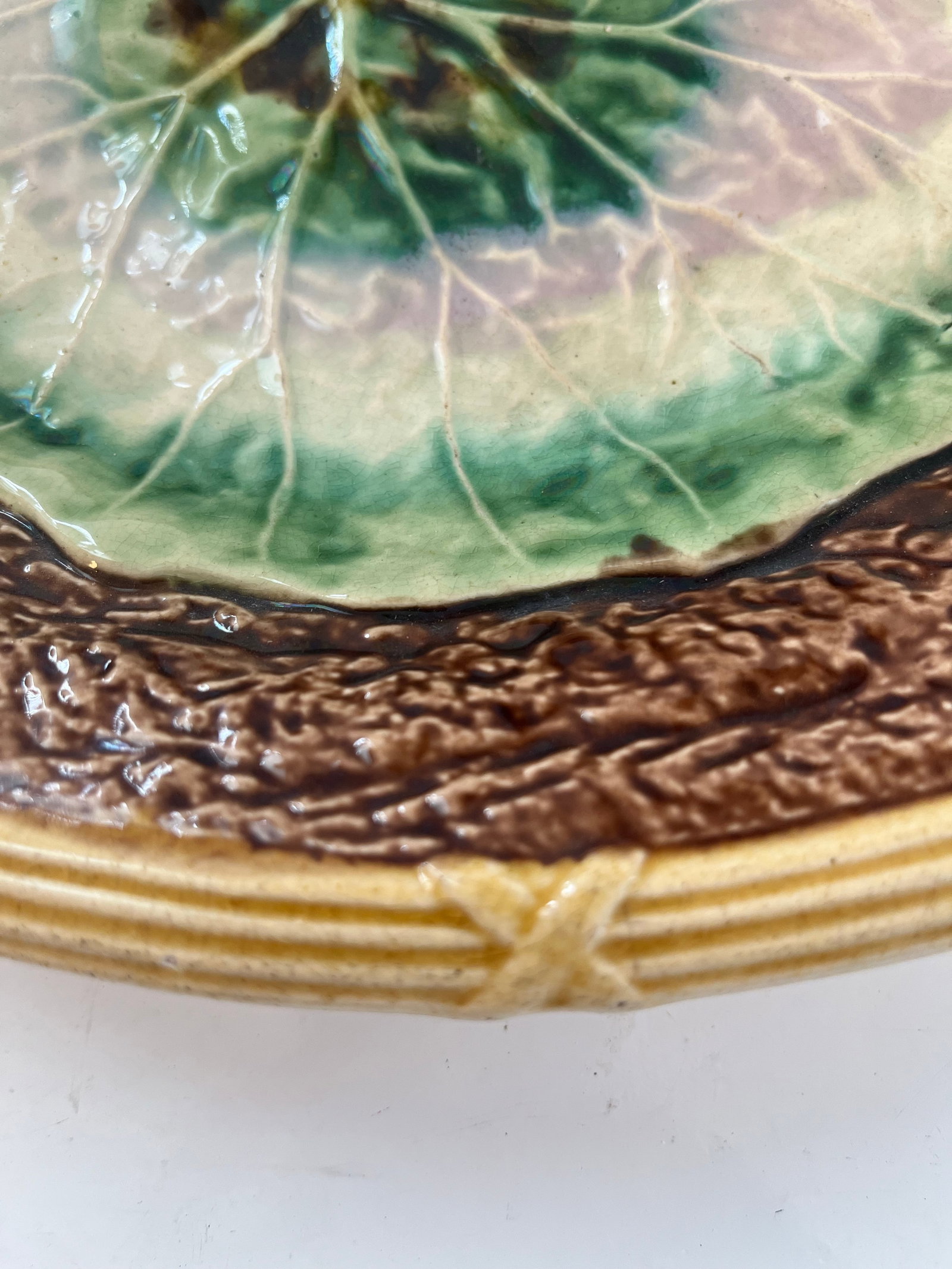 Late 19th Century Victorian Oval Majolica Ceramic Platter Decorated With Large Leaf - 2