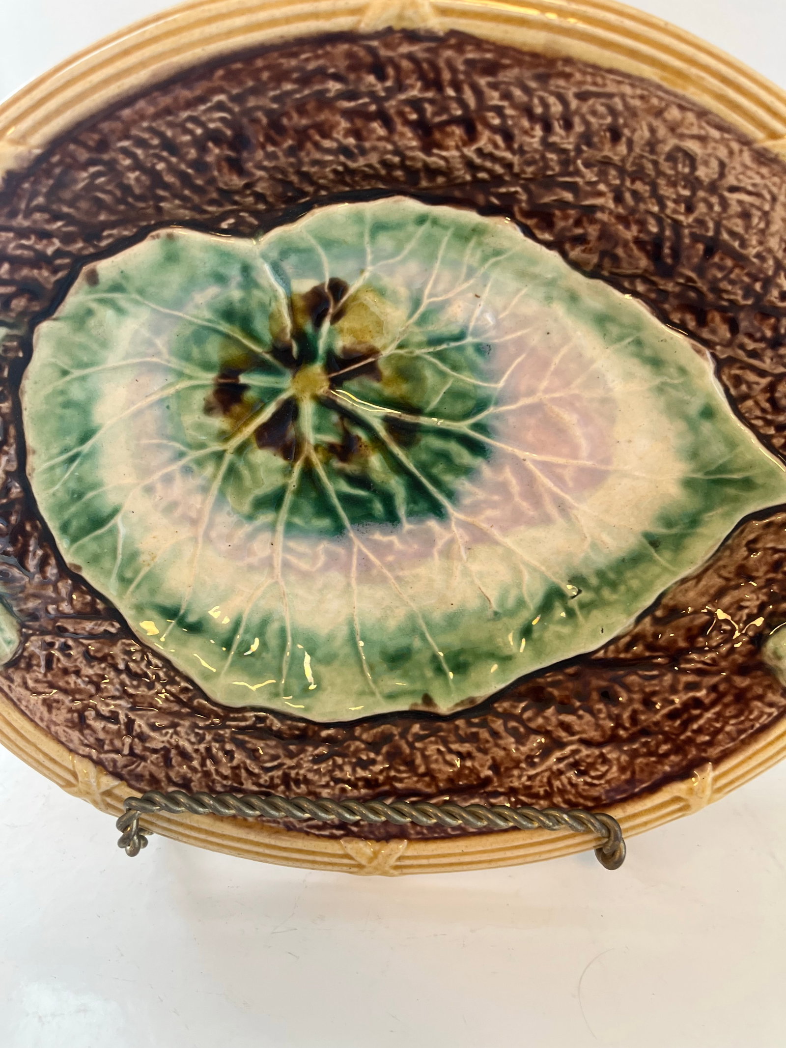 Late 19th Century Victorian Oval Majolica Ceramic Platter Decorated With Large Leaf - 3