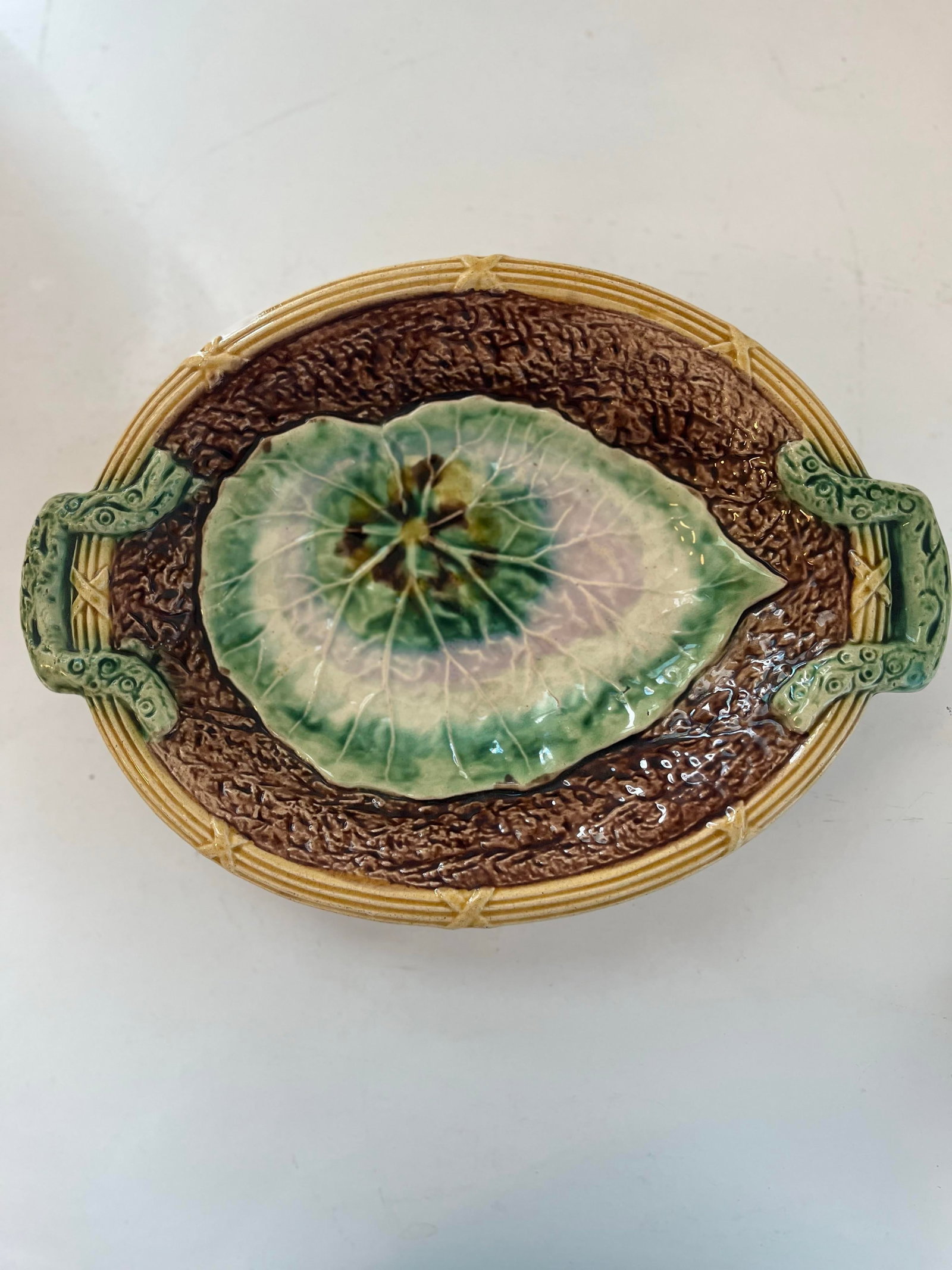 Late 19th Century Victorian Oval Majolica Ceramic Platter Decorated With Large Leaf - 5