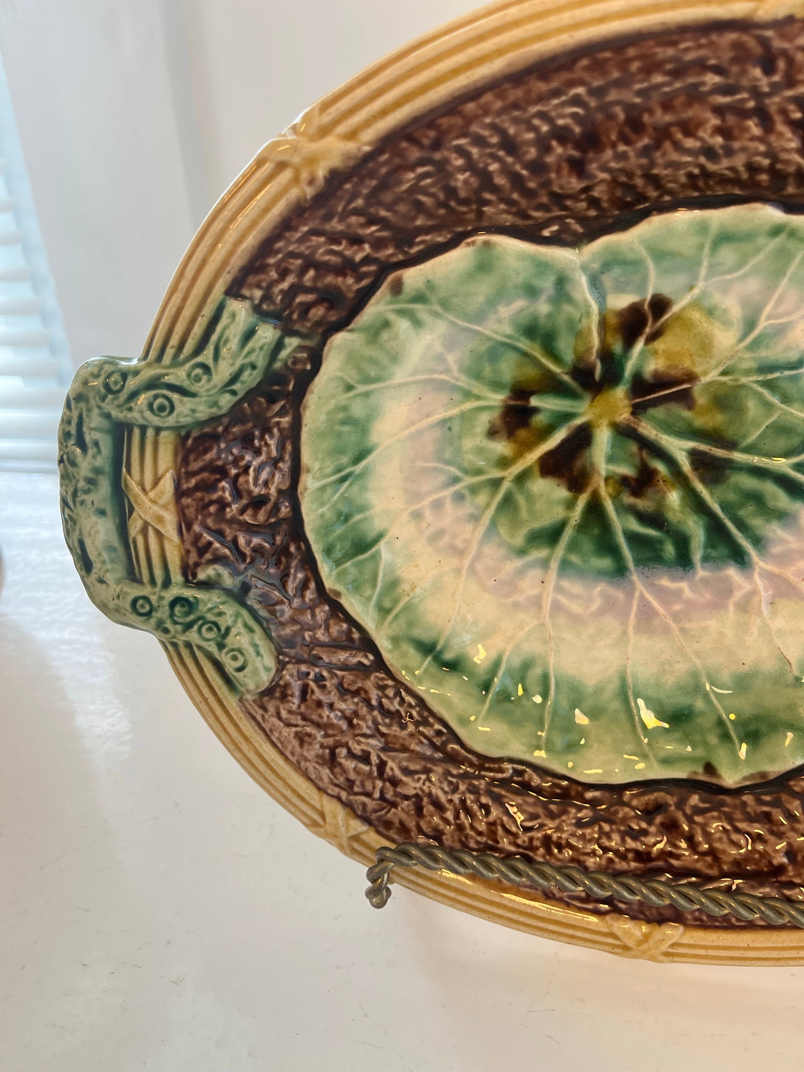 Late 19th Century Victorian Oval Majolica Ceramic Platter Decorated With Large Leaf - 6