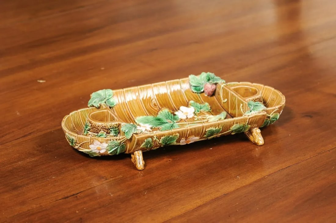 English 19th George Jones Majolica Serving Tray with Strawberries and Flowers - 12