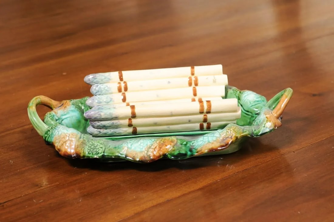 French 19th Century Majolica Asparagus Serving Tray with Oval Foliage Plate - 12