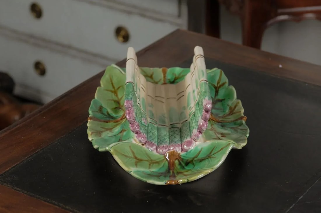 French 19th Century Longchamp Majolica Asparagus Tray with Foliage Platter - 8