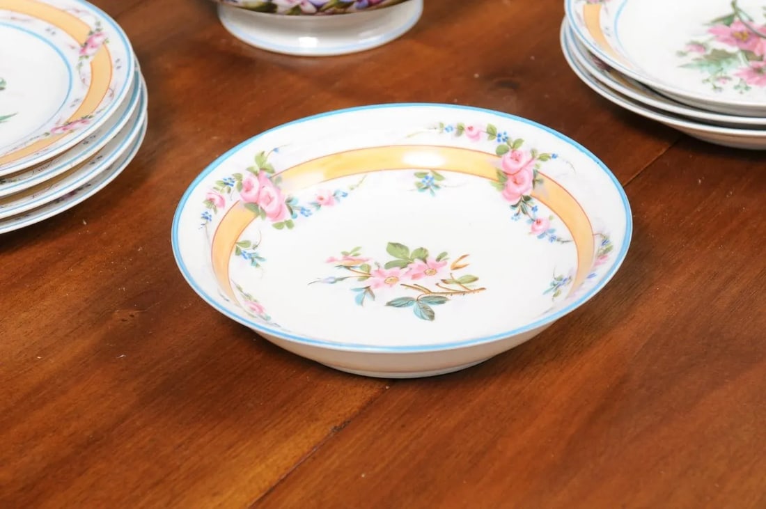 19th Century Porcelaine de Paris Floral Dish Set with Casserole and Plates Set- 9 Pieces - 8