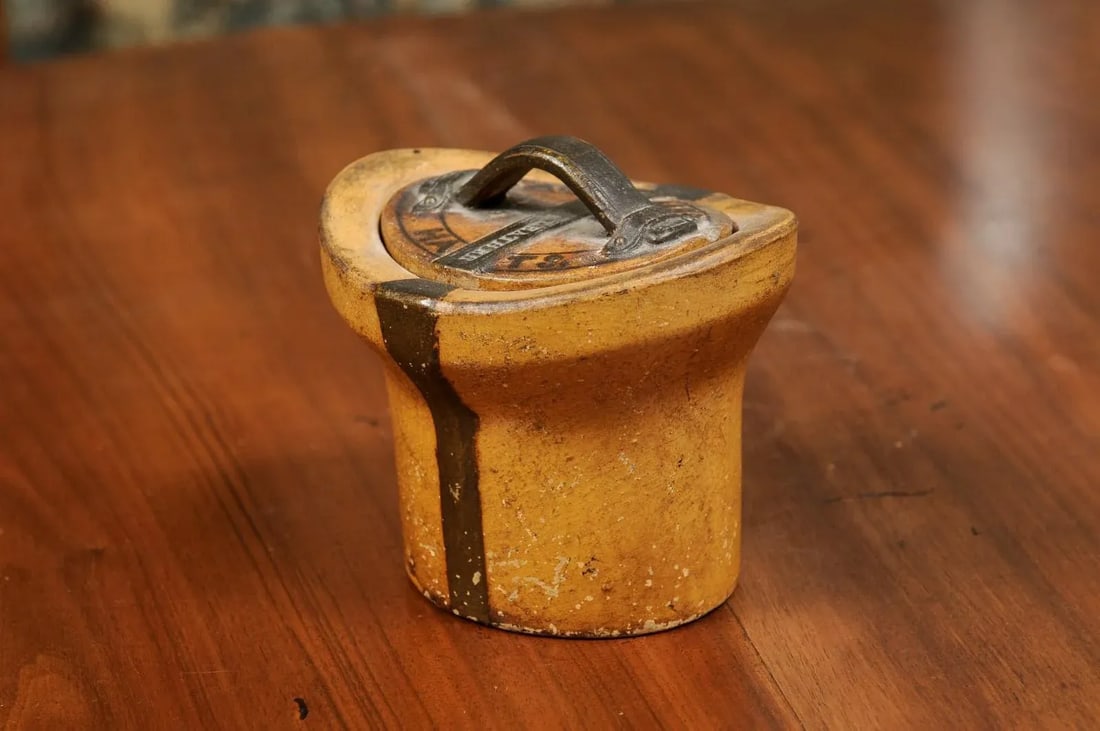 English 19th Century Pottery Container with Hat Box Shape and Petite Lid - 8