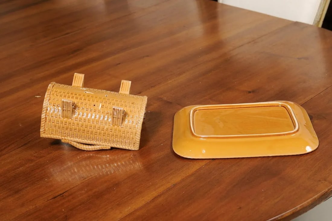 French 19th Century Majolica Asparagus Tray with Cradle and Wicker Motif - 12