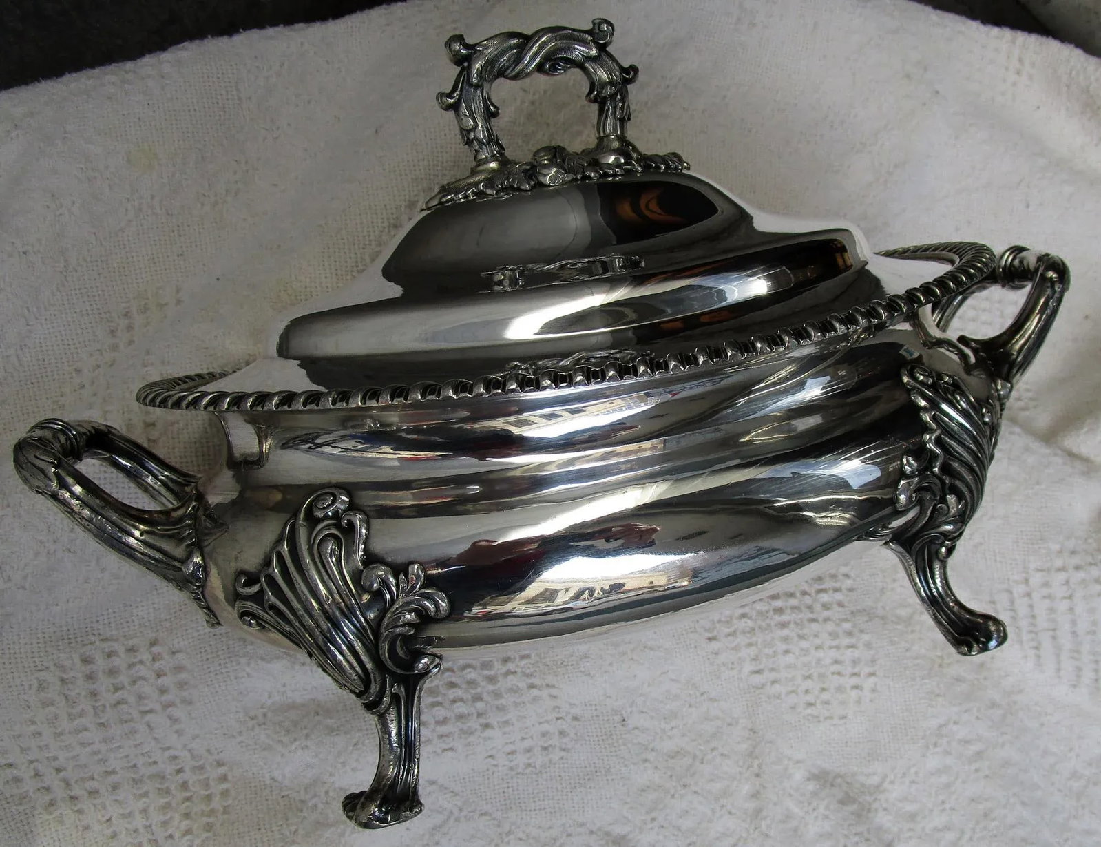 19th century Sheffield Silver Regency Style Tureen Walker, Knowles and Company - 4