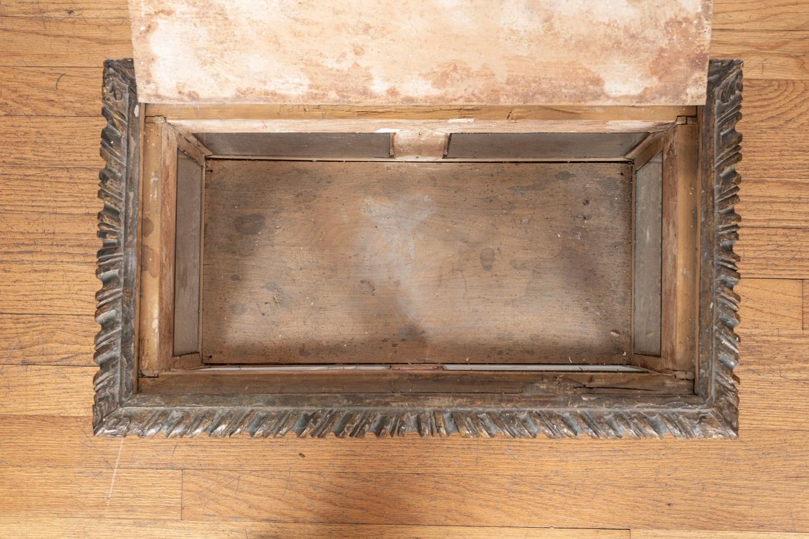 18th Century Italian Painted and Parcel Gilt Reliquary Box - 12