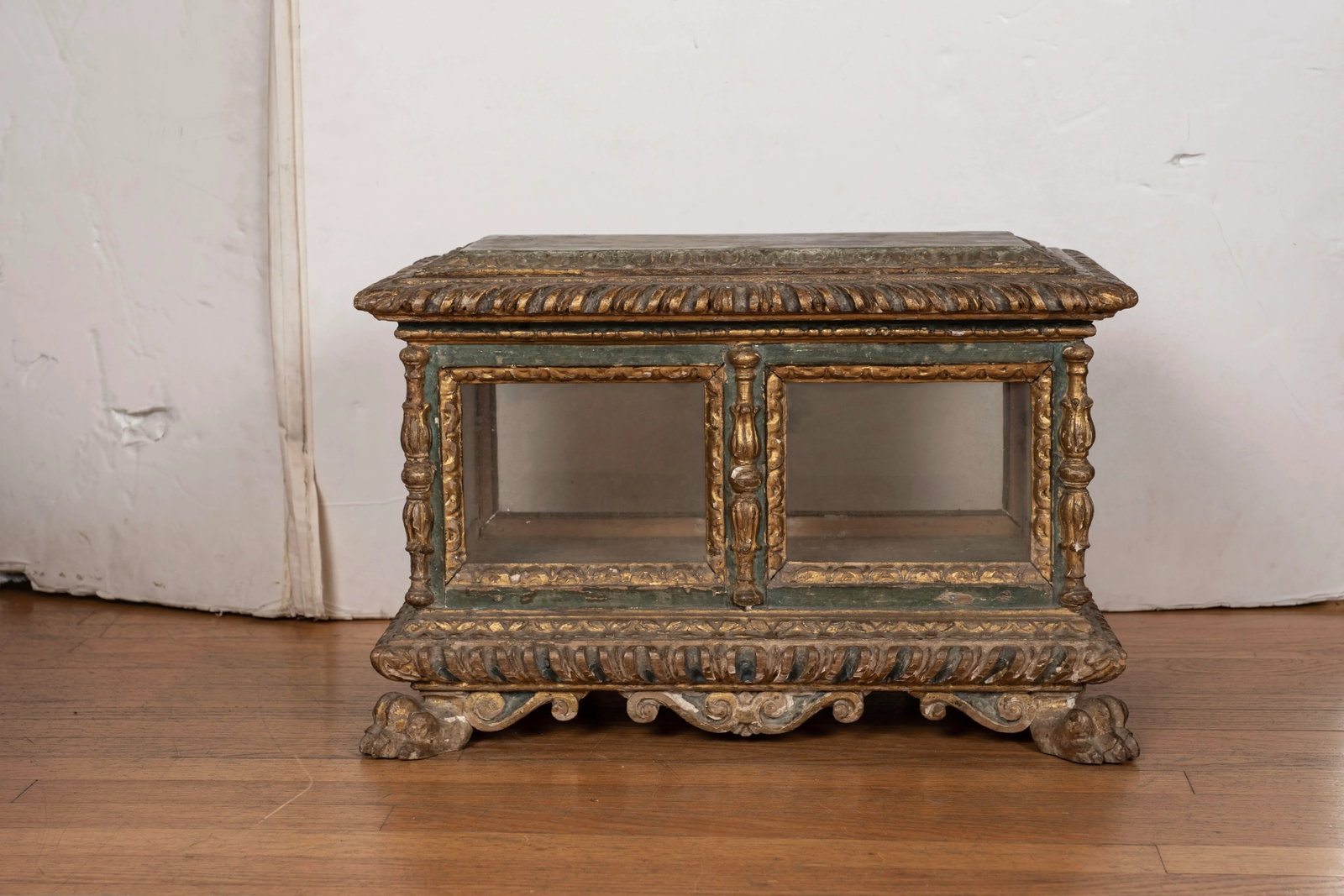 18th Century Italian Painted and Parcel Gilt Reliquary Box - 13