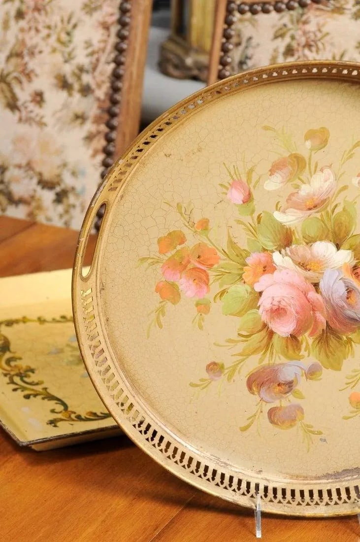 Early 20th Century French TÃ´le Tray with Hand-Painted Bouquet of Roses and Pierced - 9