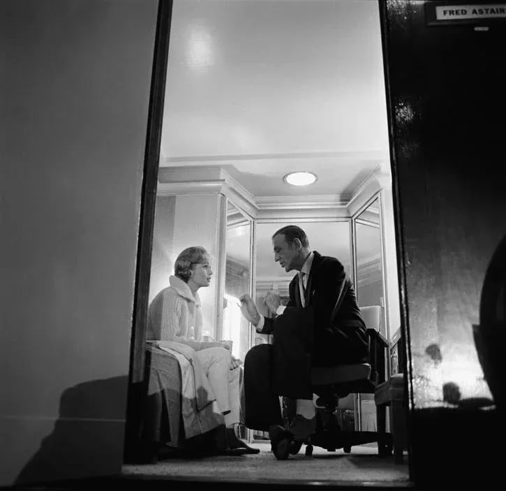 Debbie Reynolds Talking With Fred Astaire 1960 - 5
