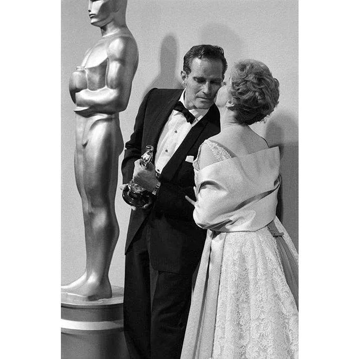 Charlton Heston and Susan Hayward at "The 32nd Annual Academy Awards" 1960 - 5