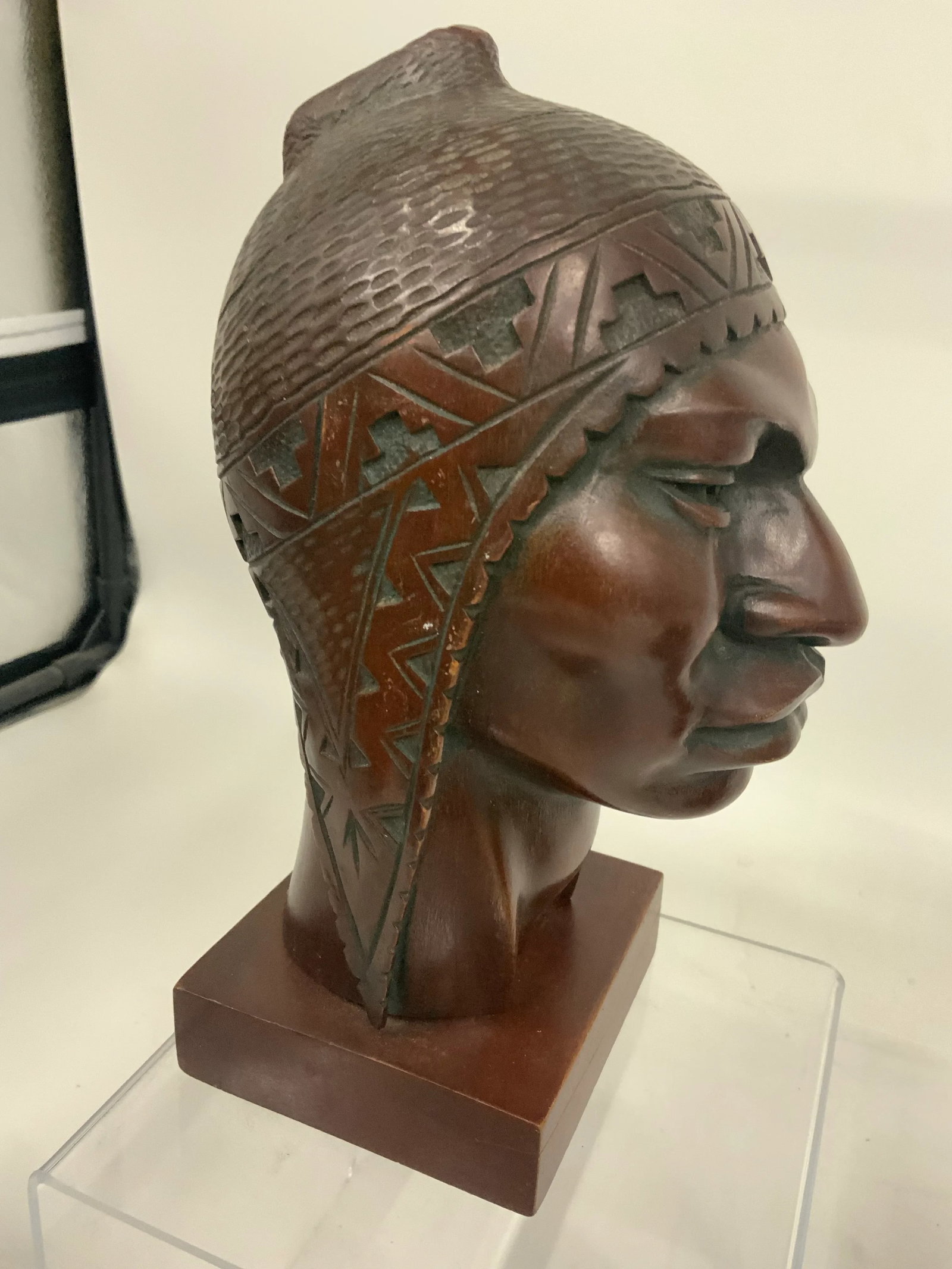 Pair of Carved Wood Sculptures of Inca Indians by Mexican Artist Flores Arias - 7
