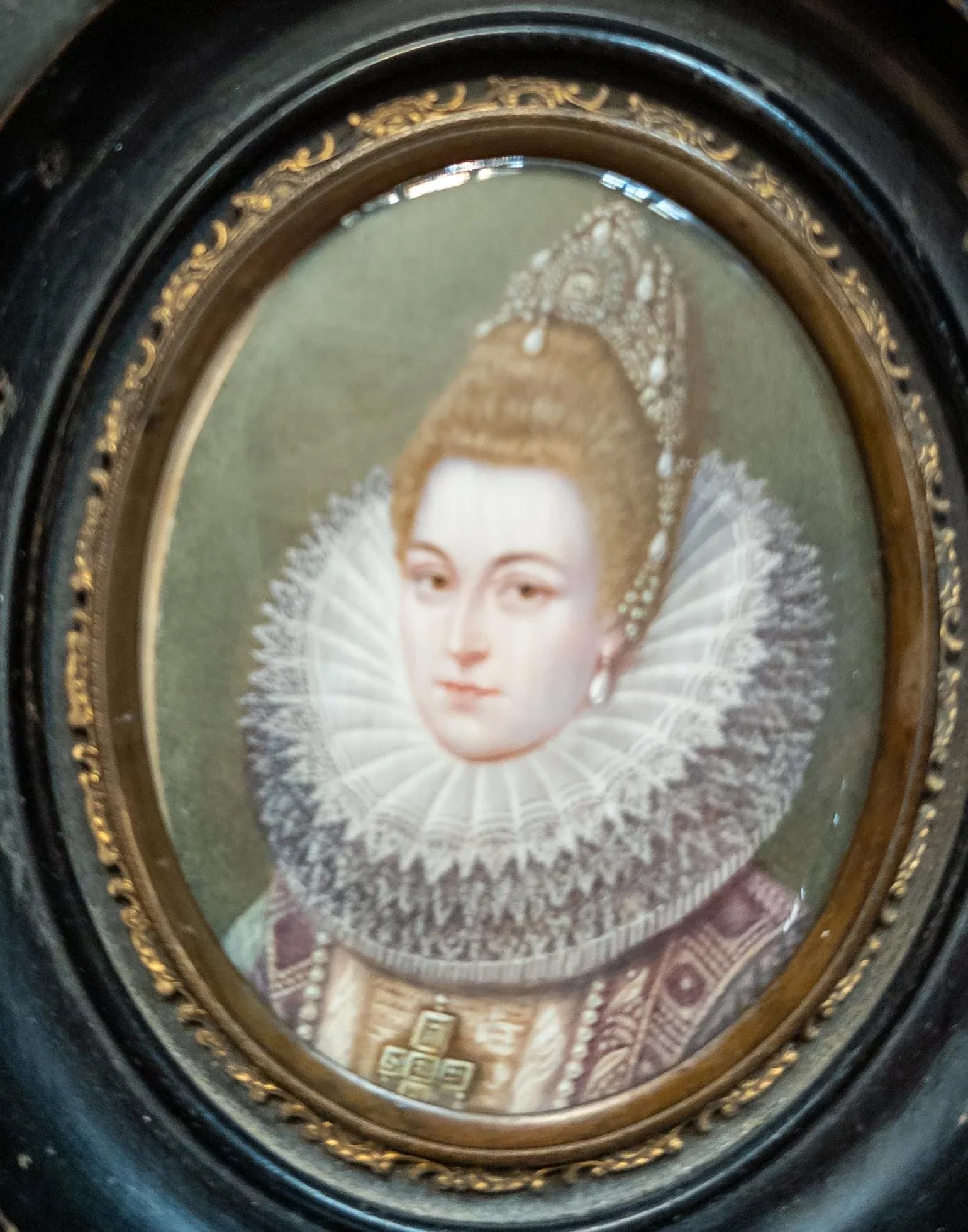 19th Century Miniature Water Portrait of Isabella Clara Eugenia After Frans Pourbus - 2