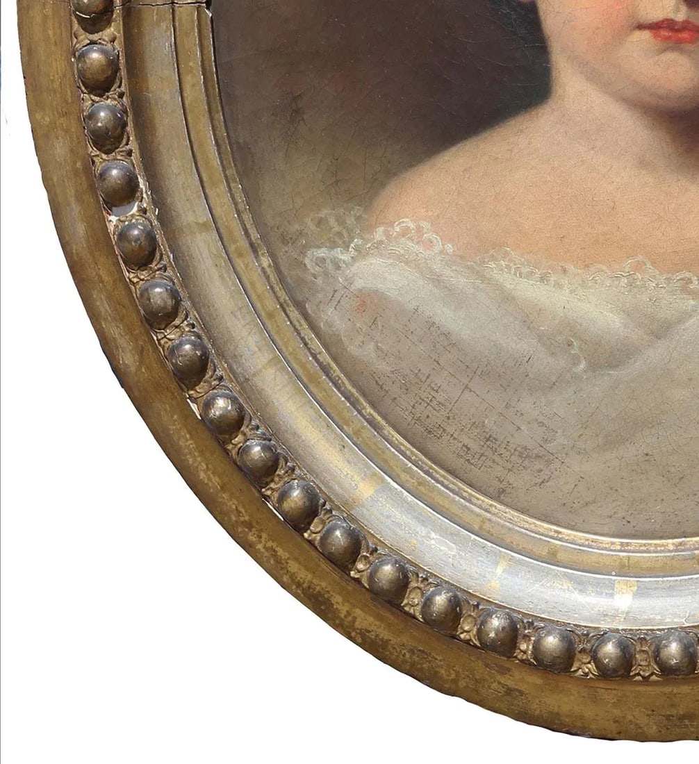 Early 20th Century Antique Oval Realistic Portrait of a Young Lady - 4