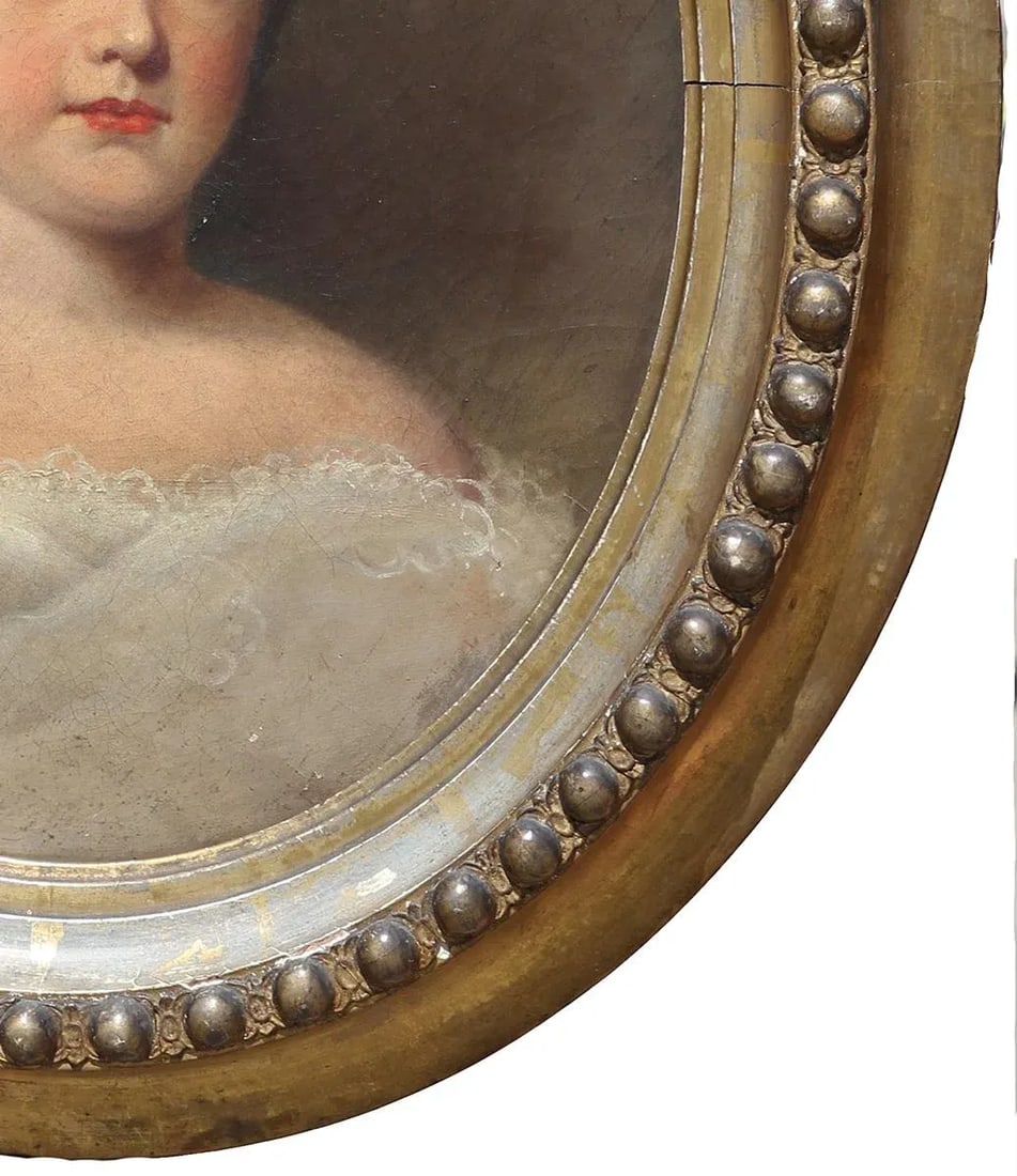 Early 20th Century Antique Oval Realistic Portrait of a Young Lady - 5