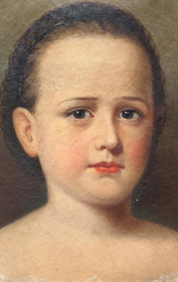 Early 20th Century Antique Oval Realistic Portrait of a Young Lady - 7