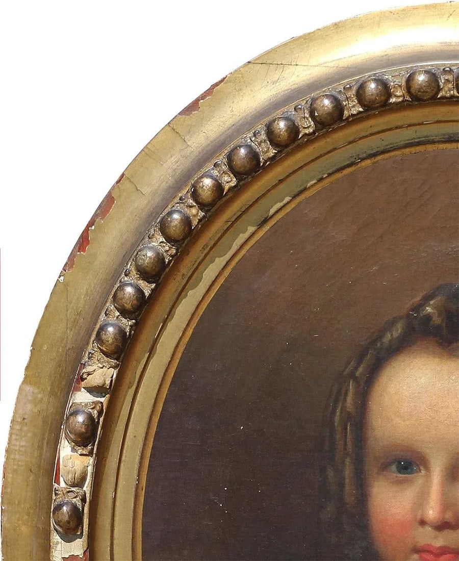 Early 20th Century Antique Oval Realistic Portrait of a Young Lady - 3