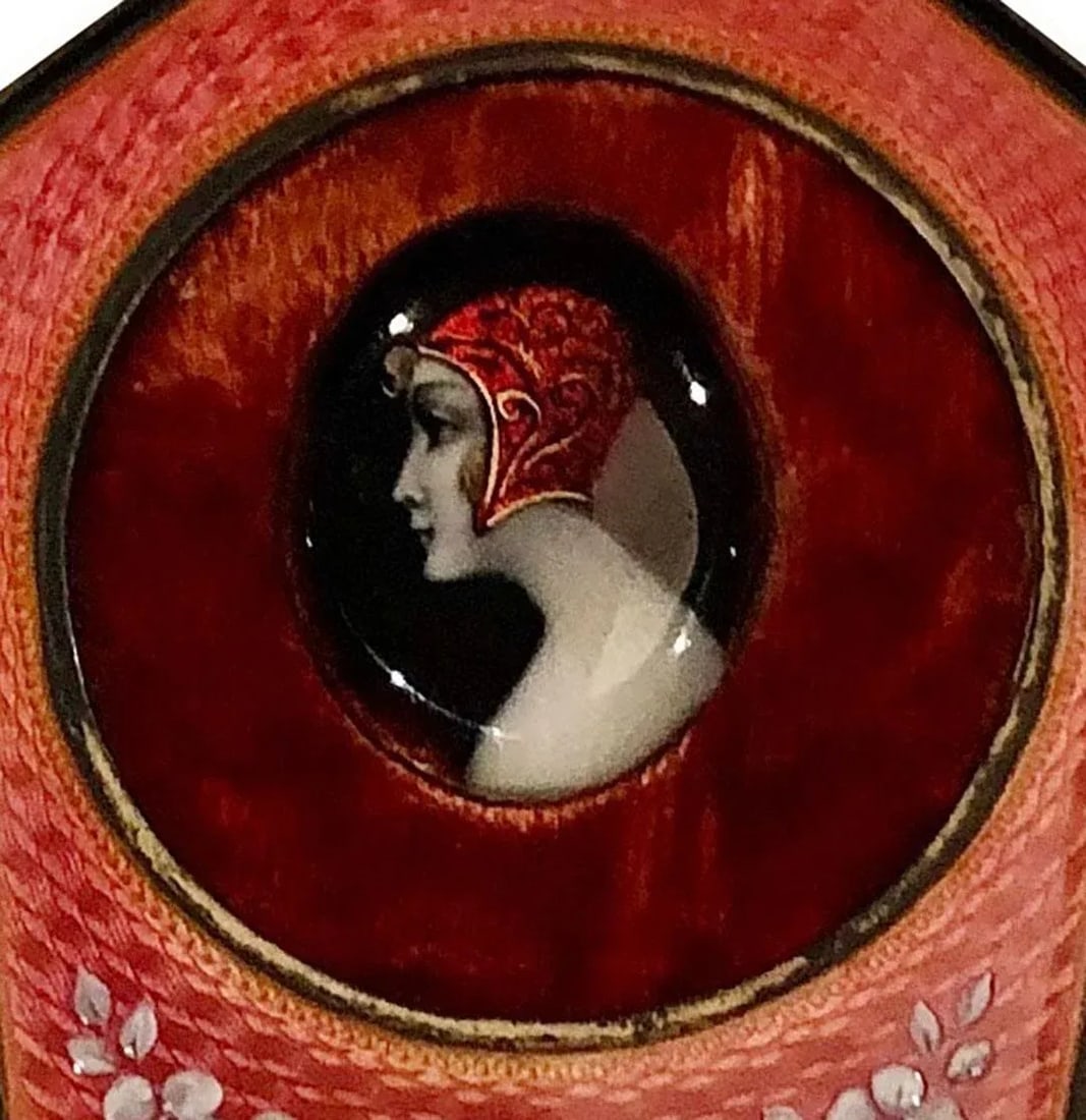 Early 1900s French Enameled Guilloche Portrait of a Lady in Red - 3