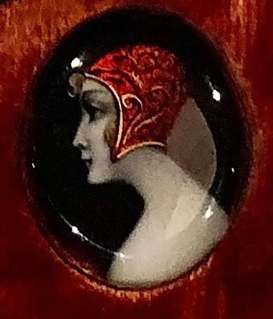 Early 1900s French Enameled Guilloche Portrait of a Lady in Red - 4