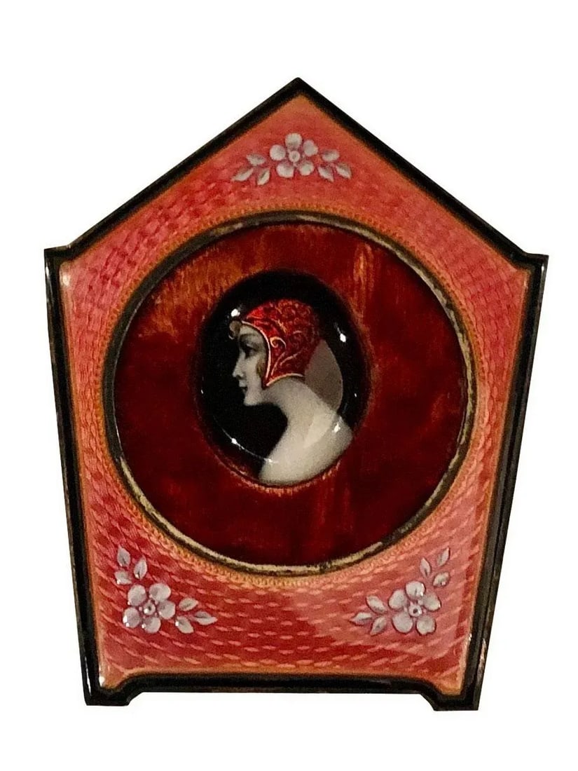 Early 1900s French Enameled Guilloche Portrait of a Lady in Red - 6
