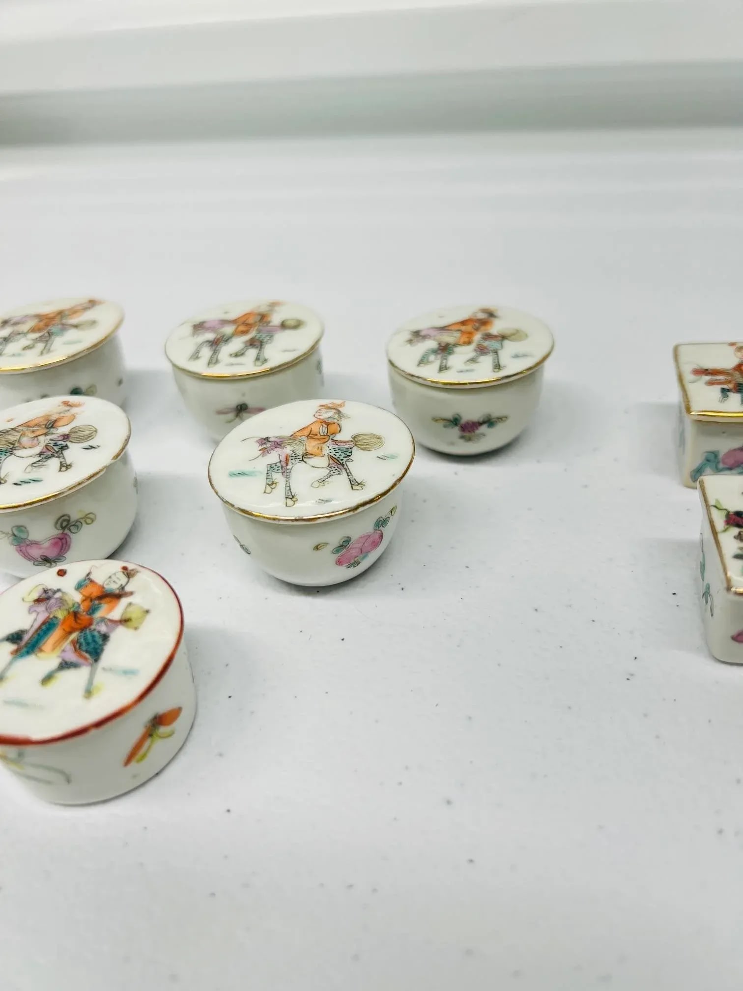 Qing Dynasty - 13 Antique Chinese Porcelain Enameled Salt Boxes - 5