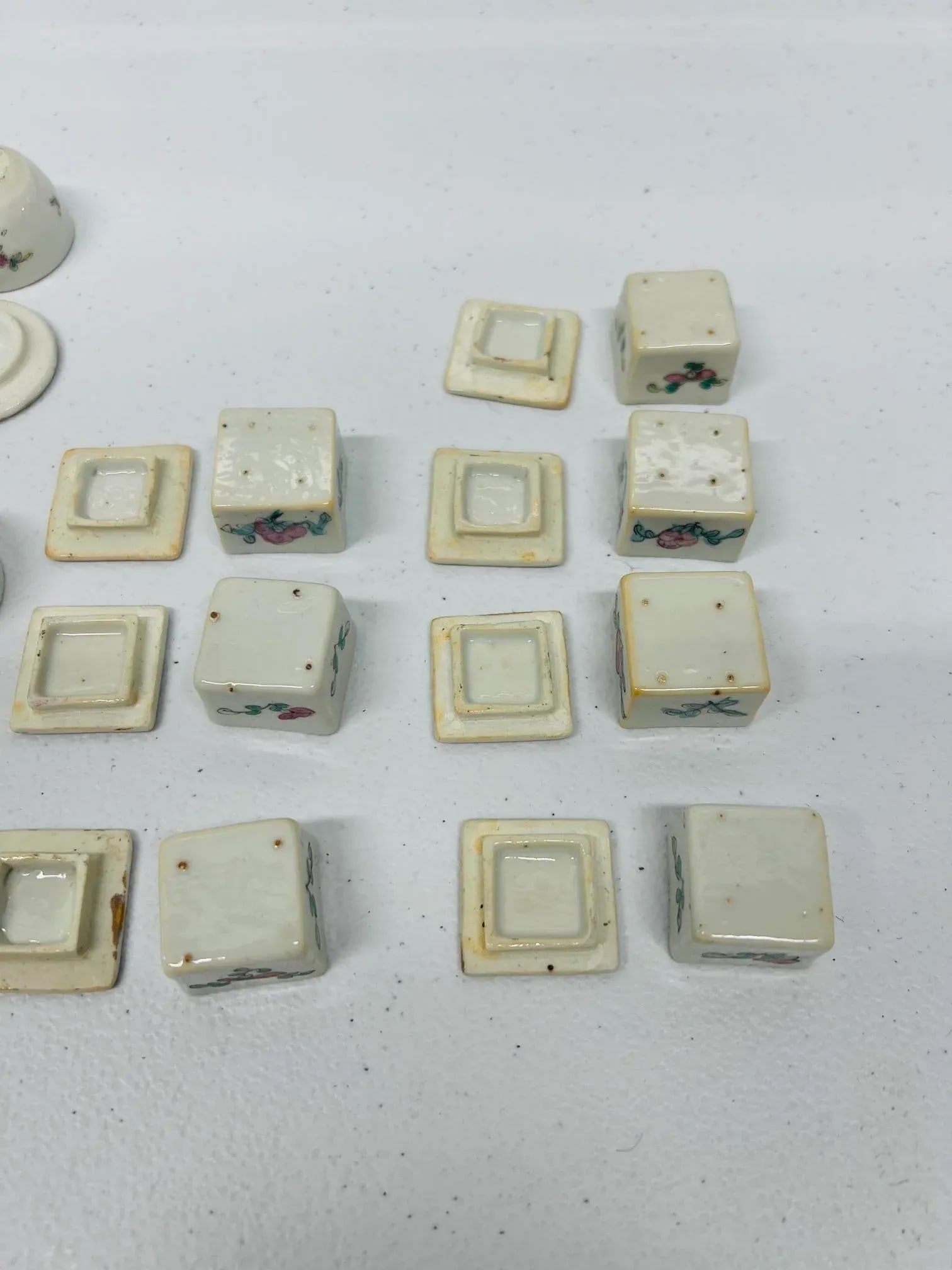 Qing Dynasty - 13 Antique Chinese Porcelain Enameled Salt Boxes - 6