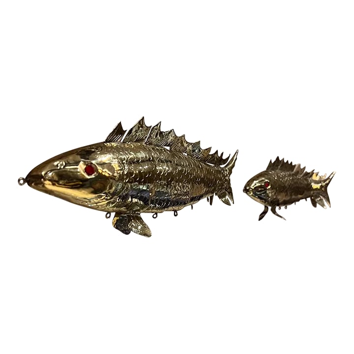 Modern Articulated Brass Fish Wall Sculpture Set of Two: For your consideration, Modern Articulated Brass Fish Wall Sculpture Two (2) fish sculpture. Signed Dimensions: 11.5" D x 3.25" W x 4" H Please take a look at our listings. We have an amazing curated