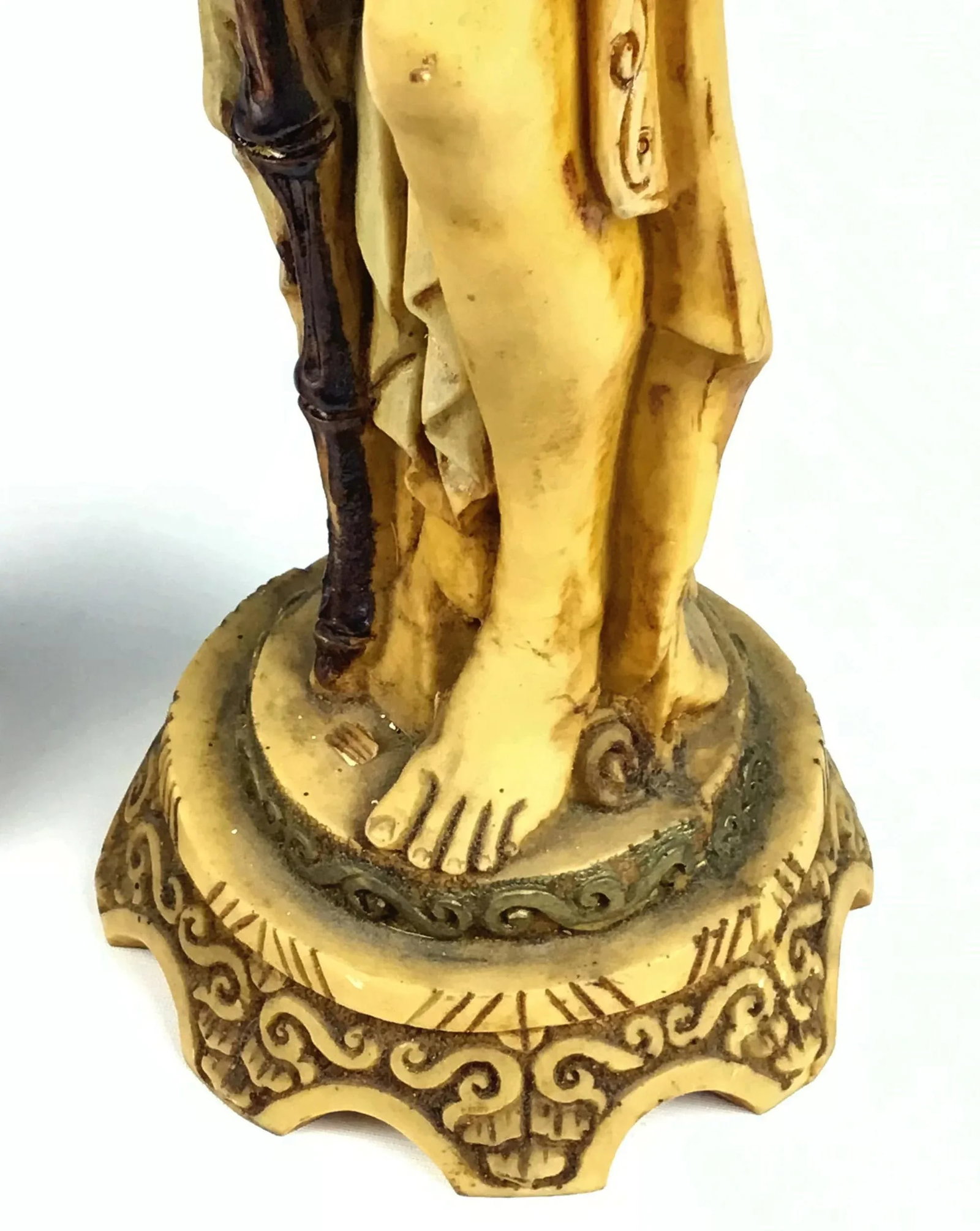 Magnificent Carved Resin Pair of Chinese Royals - 10