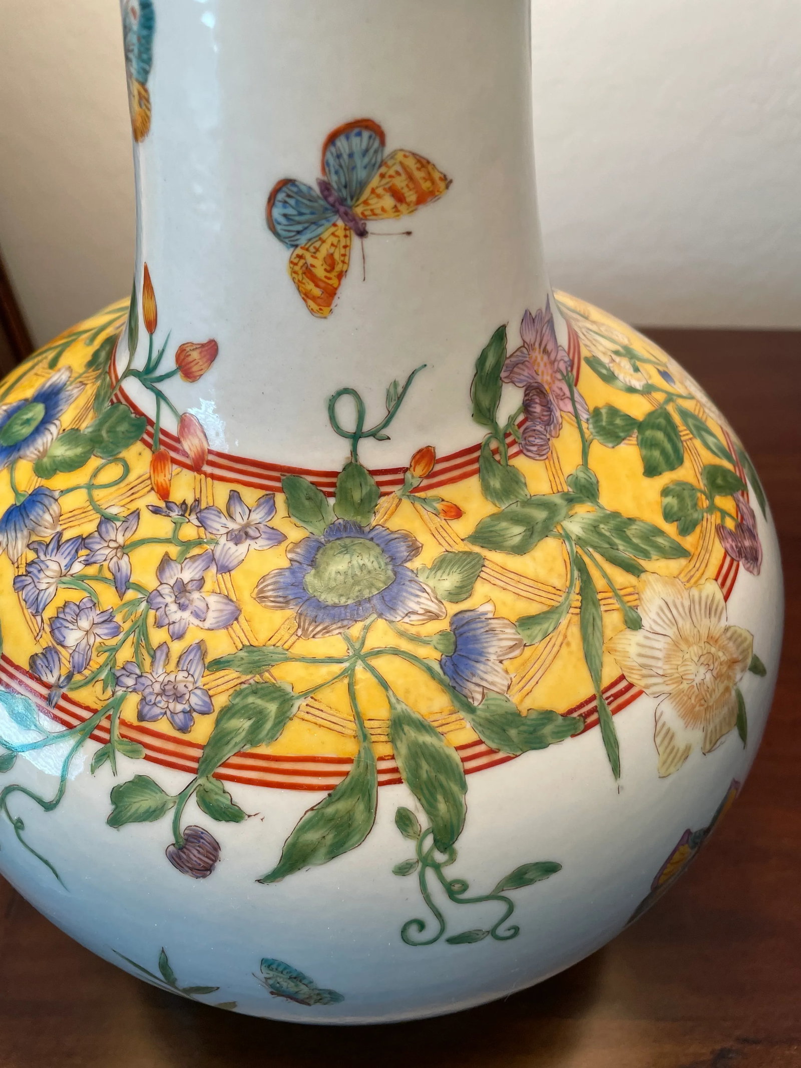 Mid 20th Century Table Lamps From Ceramic Vases With Butterflies - a Pair - 11