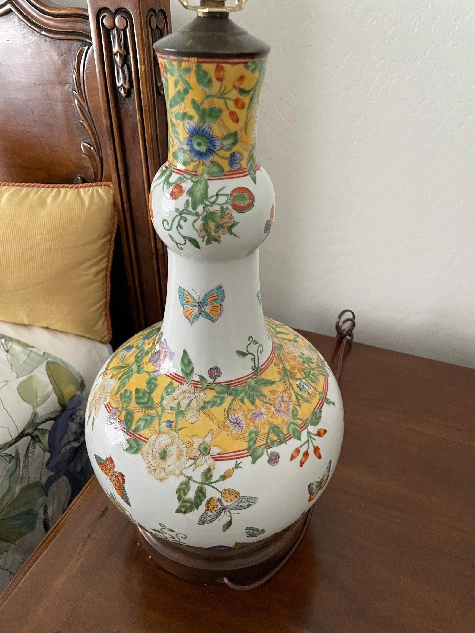 Mid 20th Century Table Lamps From Ceramic Vases With Butterflies - a Pair - 12