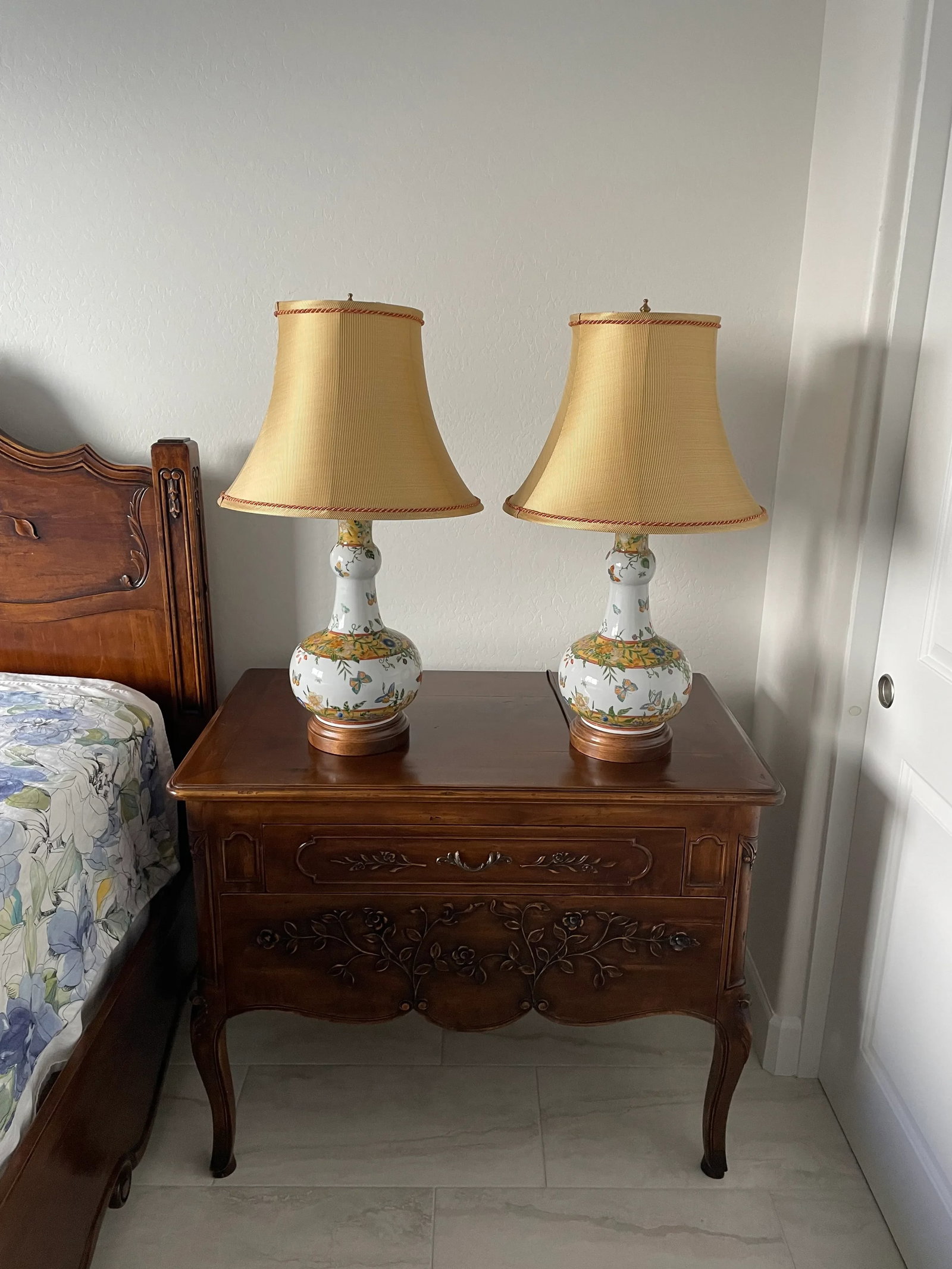 Mid 20th Century Table Lamps From Ceramic Vases With Butterflies - a Pair - 4